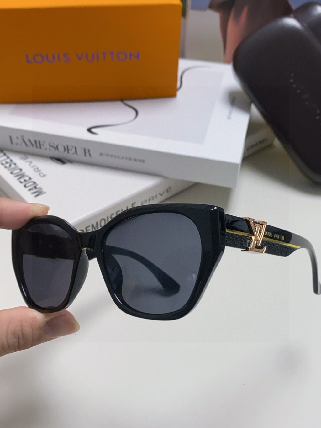 Louis Vuitton Acetate Fashion Blue Lens Sunglasses for Women - detail image 5