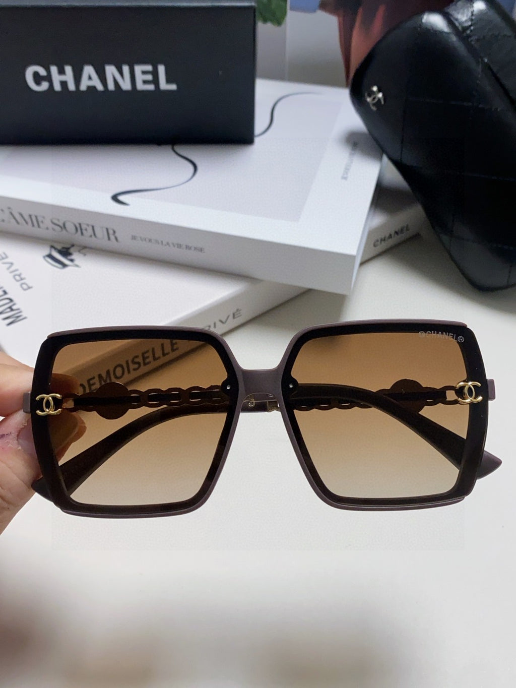 Chanel Polarized Fashion Gray Lens Sunglasses for Women - 867089 - detail image 3