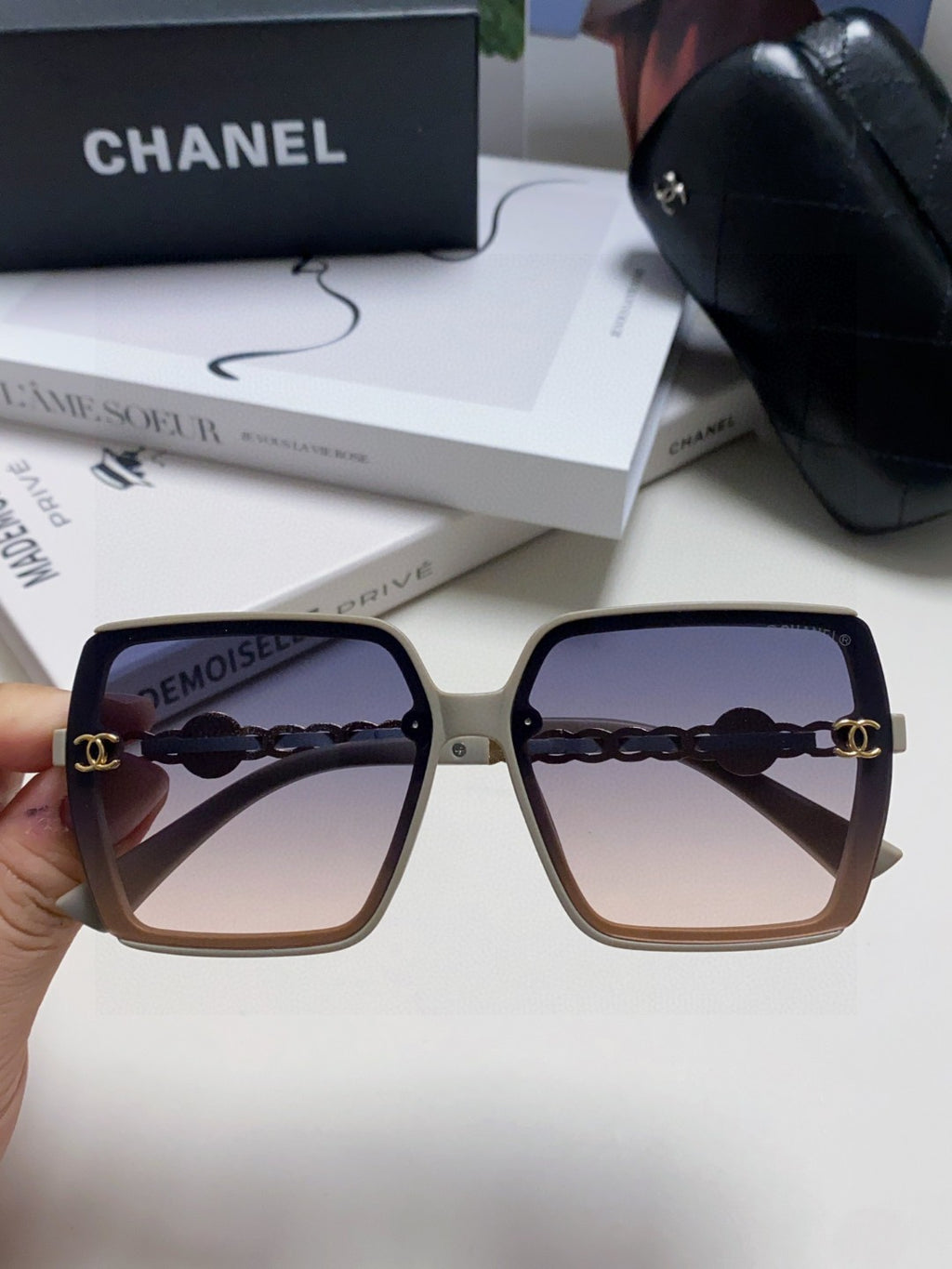 Chanel Polarized Fashion Gray Lens Sunglasses for Women - 867090 - detail image 3