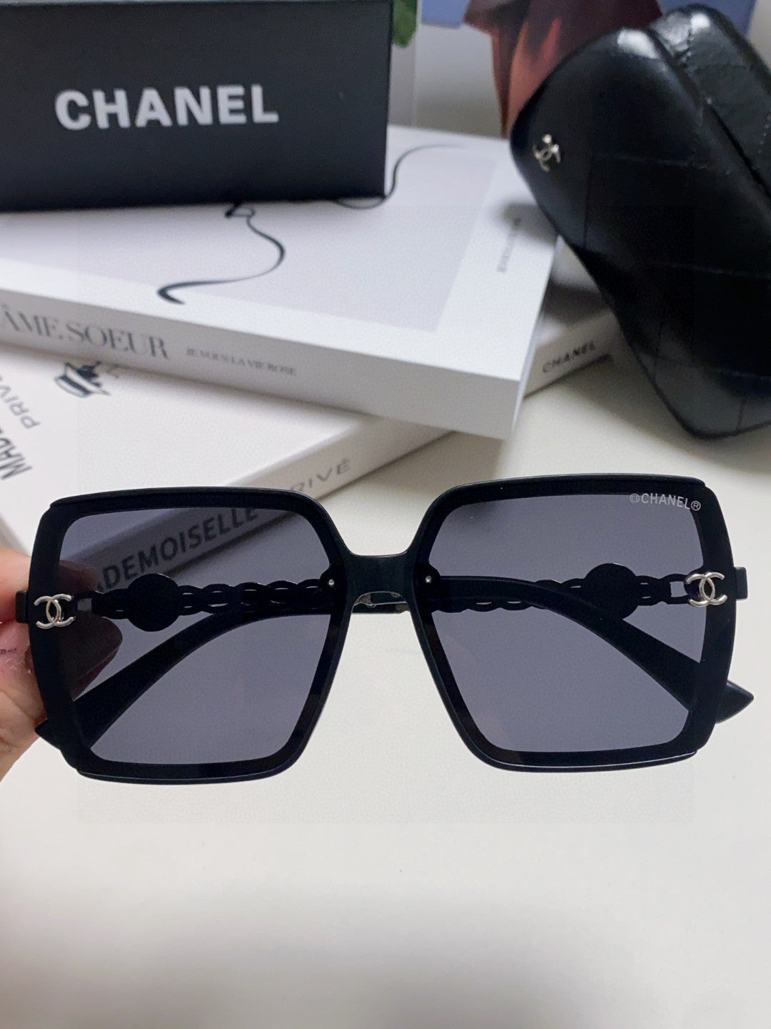Chanel Polarized Fashion Black Lens Sunglasses for Women - 867093 - detail image 3