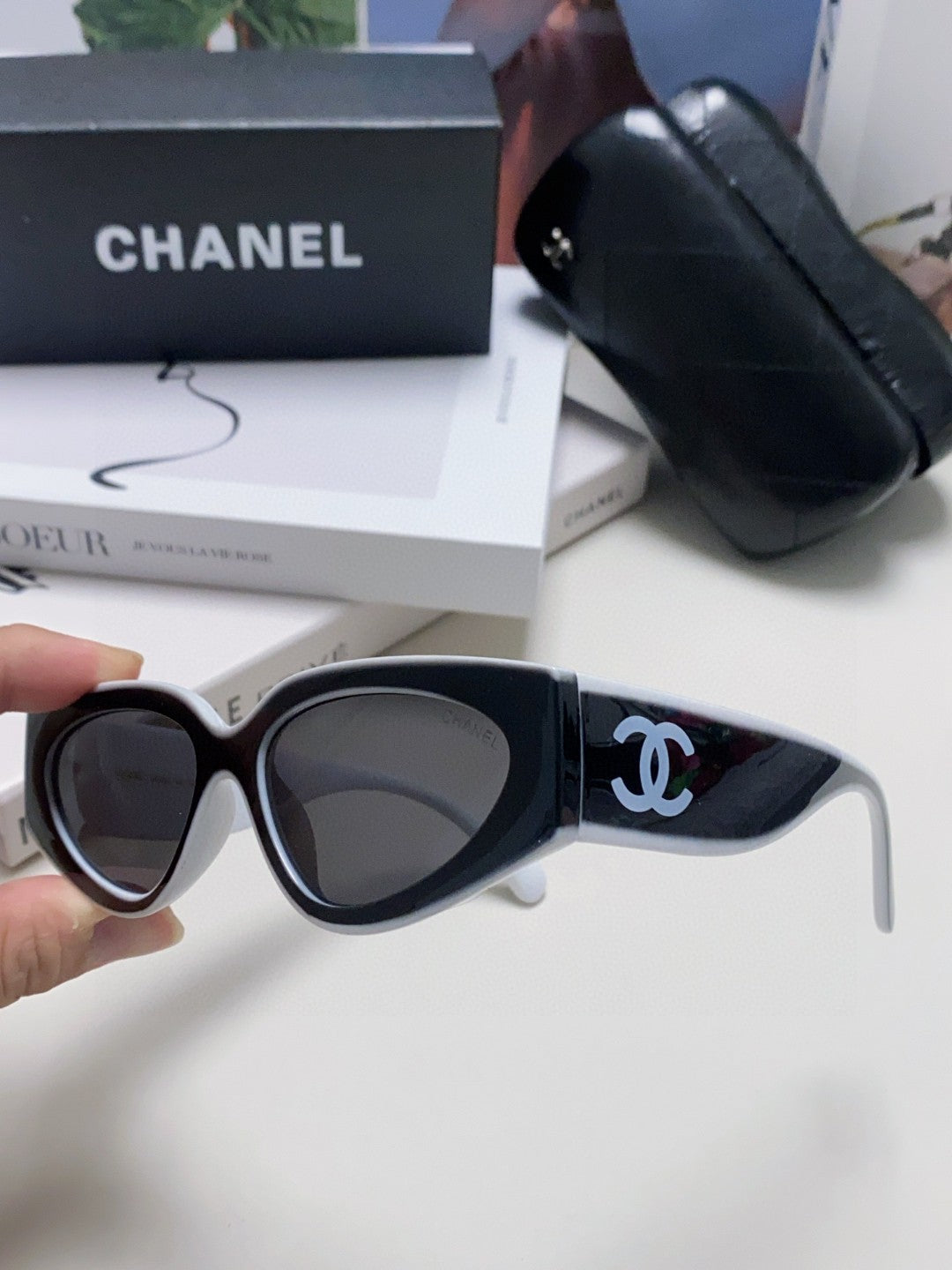Chanel Cat-Eye Black Lens Sunglasses for Women - 867101 - detail image 5