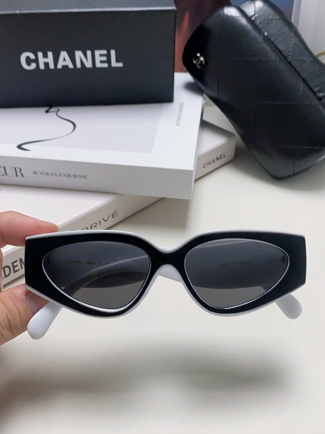 Chanel Cat-Eye Black Lens Sunglasses for Women - 867101 - detail image 3