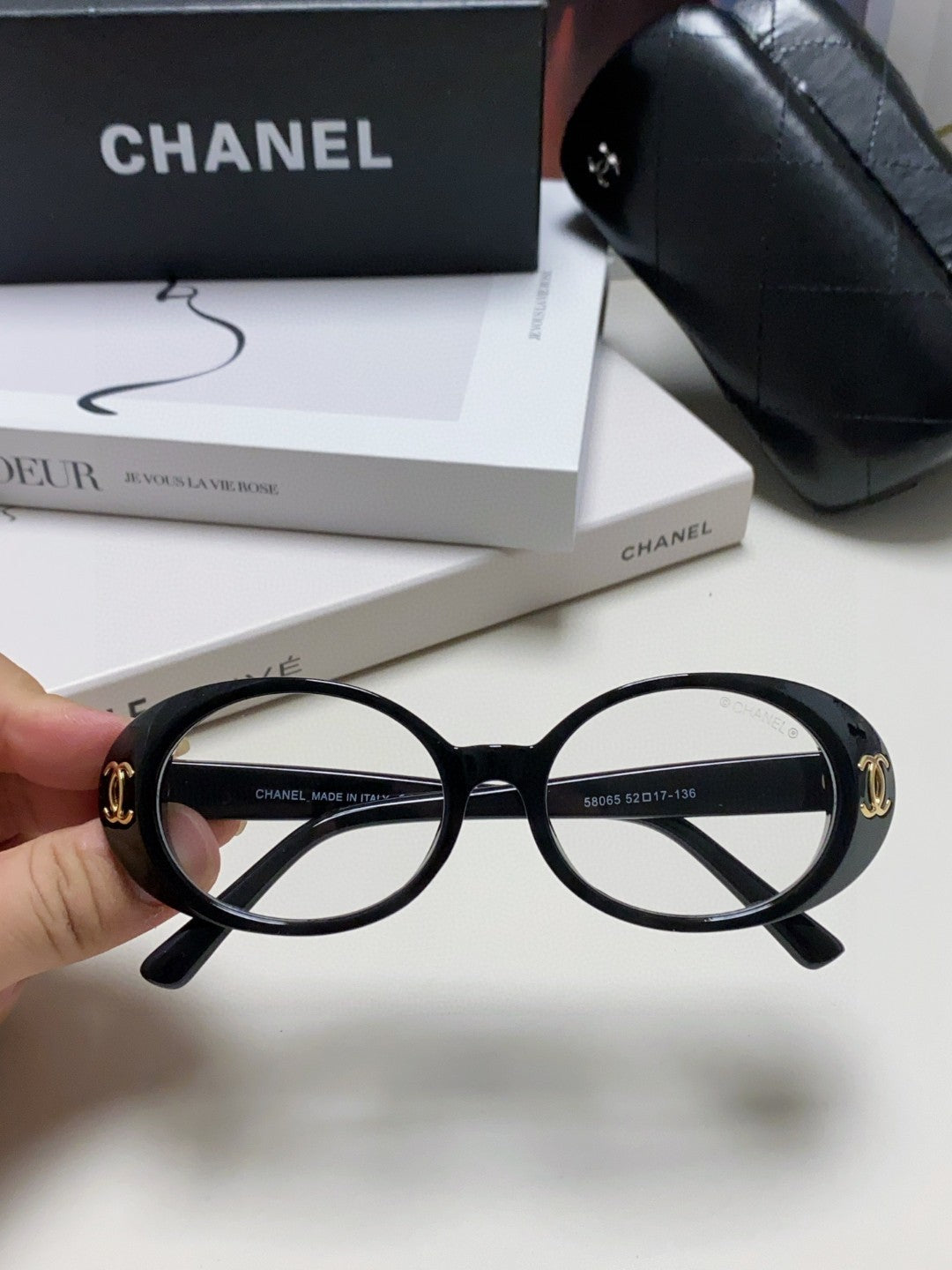Chanel Polarized Cat-Eye Gray Lens Sunglasses for Women - 867104 - detail image 3