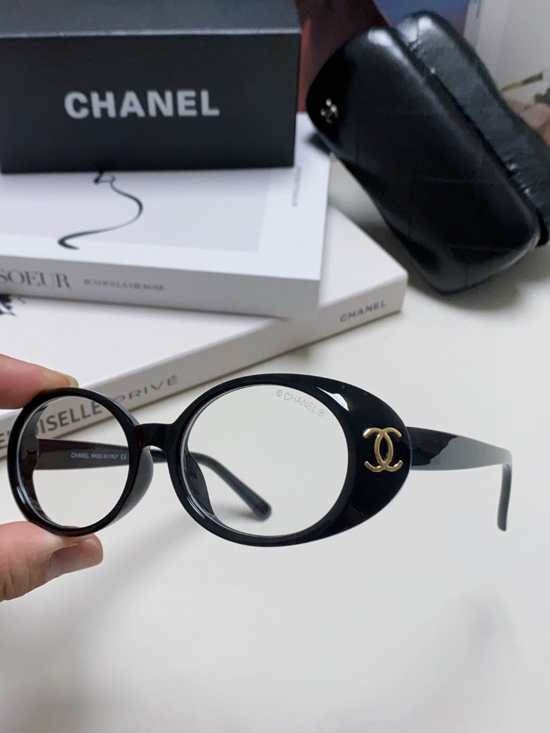 Chanel Polarized Cat-Eye Gray Lens Sunglasses for Women - 867104 - detail image 5