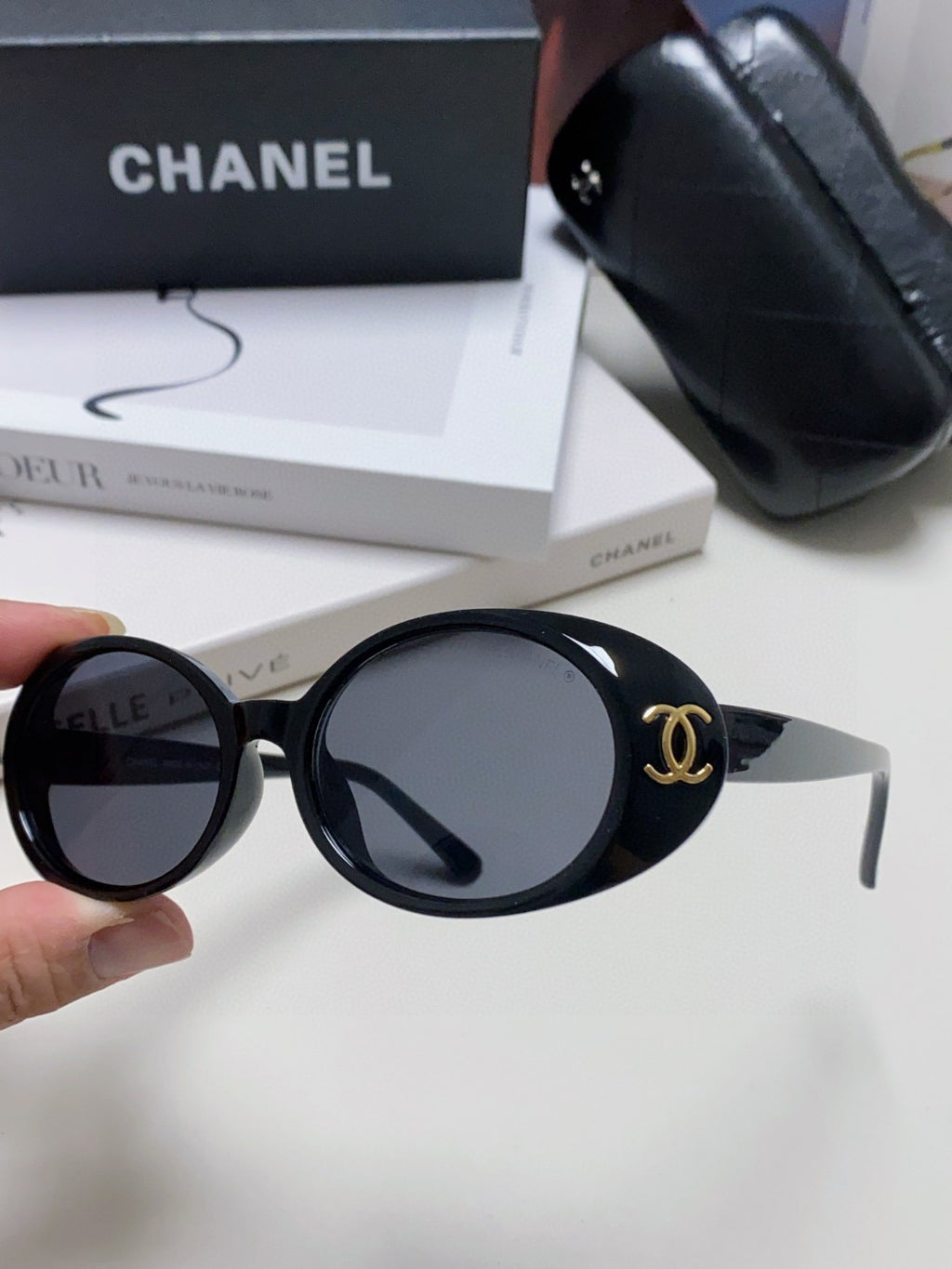 Chanel Polarized Cat-Eye Gray Lens Sunglasses for Women - 867107 - detail image 5