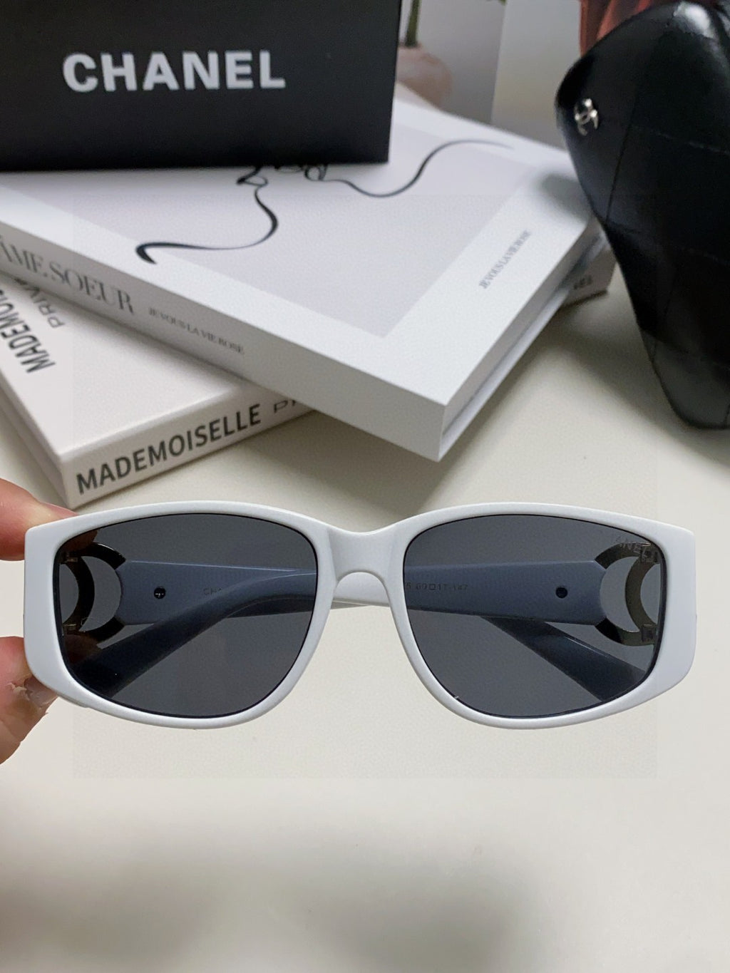 Chanel Metal Fashion Blue Lens Sunglasses for Men & Women - 867109 - detail image 3