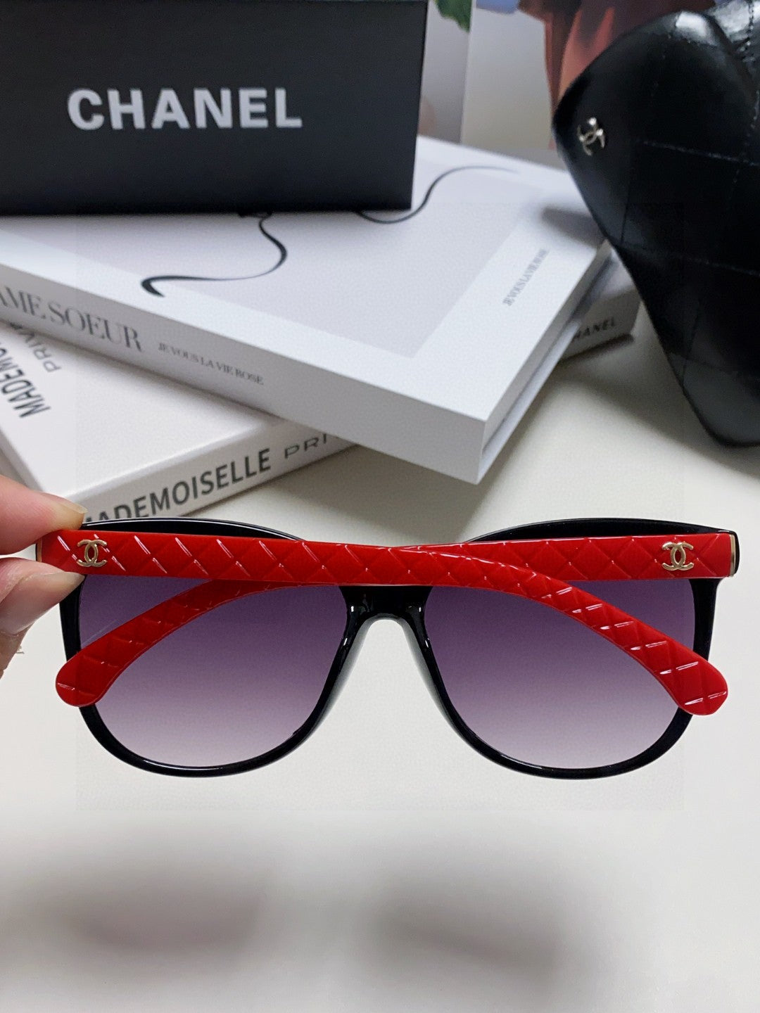 Chanel Cat-Eye Black Lens Sunglasses for Men & Women - 866963 - detail image 4