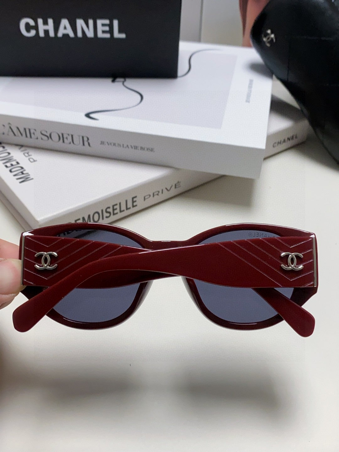 Chanel Polarized Cat-Eye Blue Lens Sunglasses for Women - 866975 - detail image 4