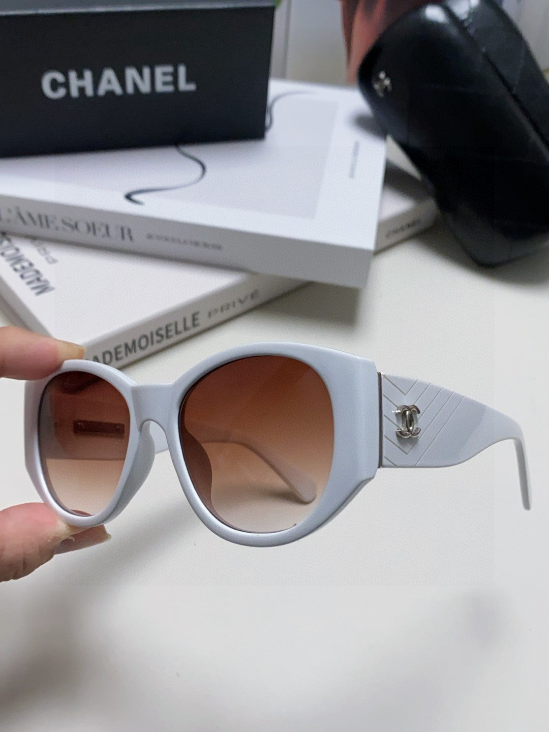 Chanel Polarized Cat-Eye Gray Lens Sunglasses for Women - 431504 - detail image 5
