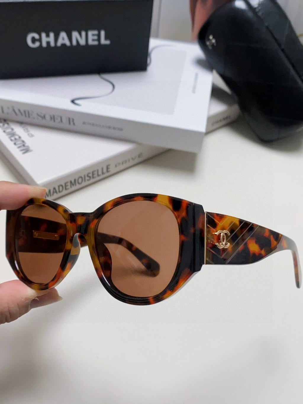 Chanel Polarized Cat-Eye Red Lens Sunglasses for Women - 866977 - detail image 5