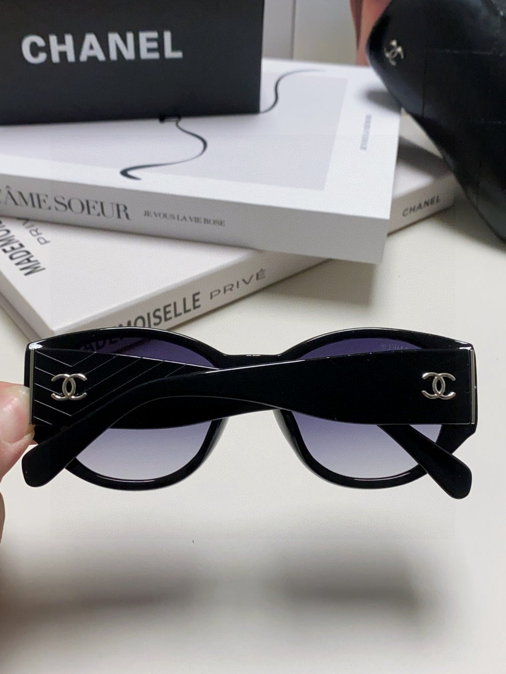 Chanel Polarized Cat-Eye Blue Lens Sunglasses for Women - 866978 - detail image 4
