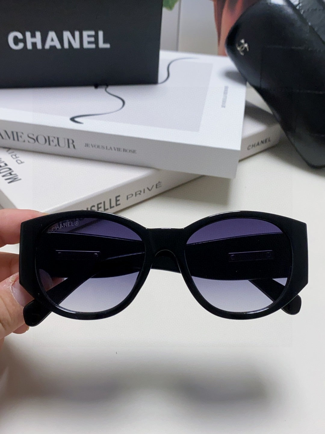Chanel Polarized Cat-Eye Blue Lens Sunglasses for Women - 866978 - detail image 3
