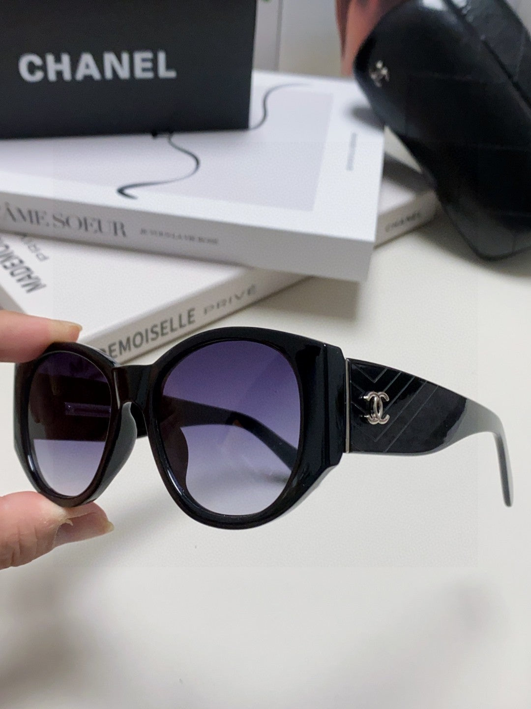 Chanel Polarized Cat-Eye Blue Lens Sunglasses for Women - 866978 - detail image 5