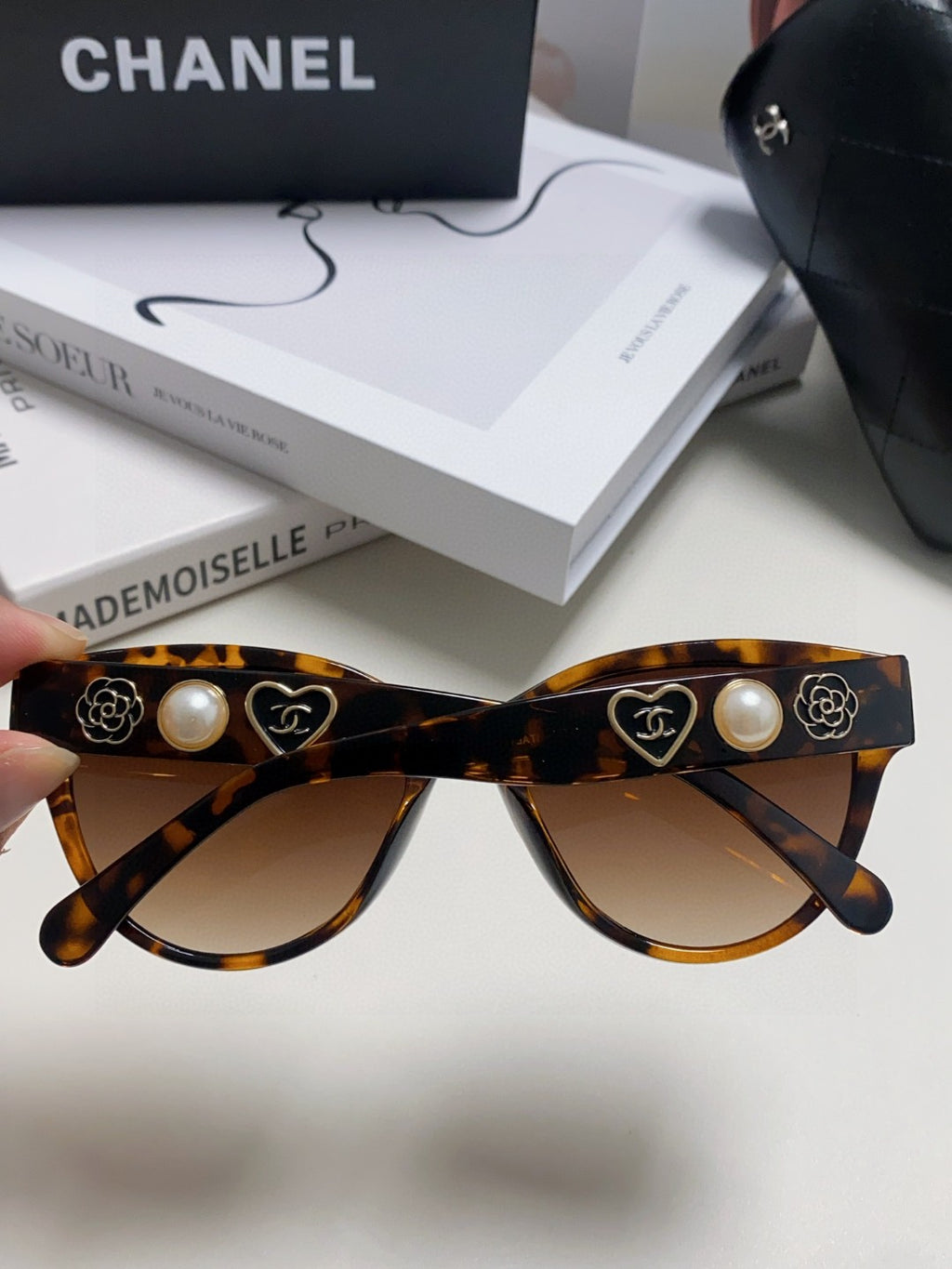 Chanel Cat-Eye Red Lens Sunglasses for Women - 866980 - detail image 4