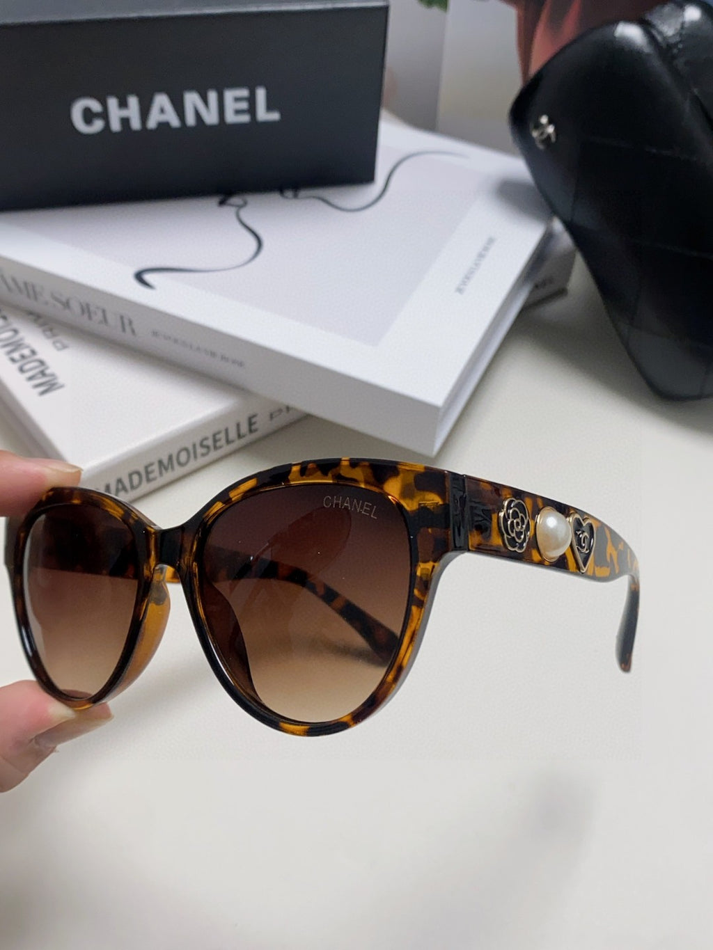 Chanel Cat-Eye Red Lens Sunglasses for Women - 866980 - detail image 5