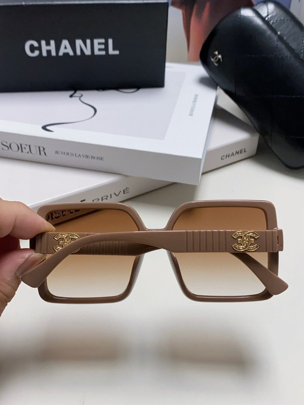 Chanel Polarized Fashion Red Lens Sunglasses for Men & Women - 867079 - detail image 4