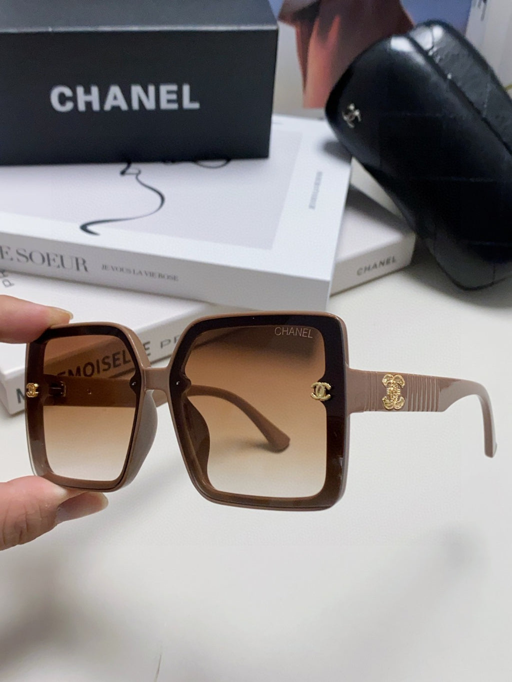 Chanel Polarized Fashion Red Lens Sunglasses for Men & Women - 867079 - detail image 5