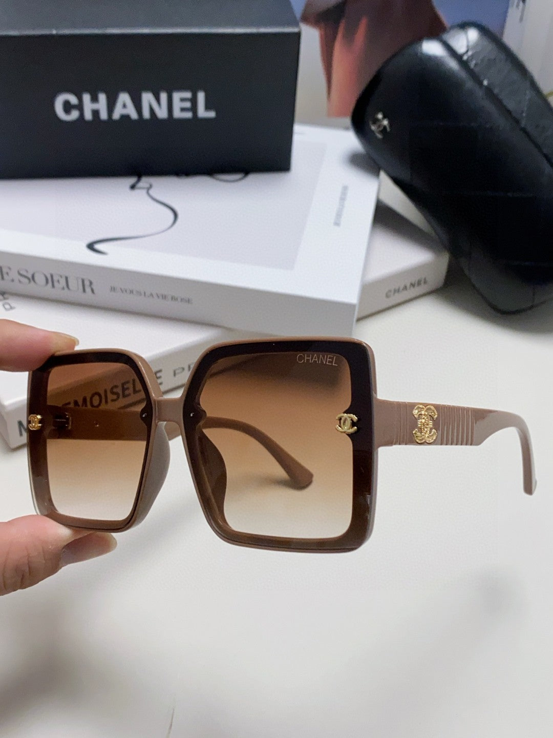 Chanel Polarized Fashion Red Lens Sunglasses for Men & Women - 867079 - detail image 5