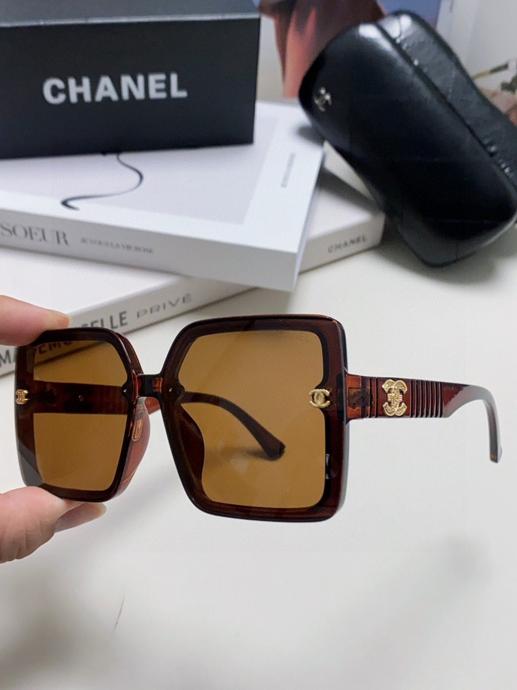 Chanel Polarized Fashion Brown Lens Sunglasses for Men & Women - 867080 - detail image 4