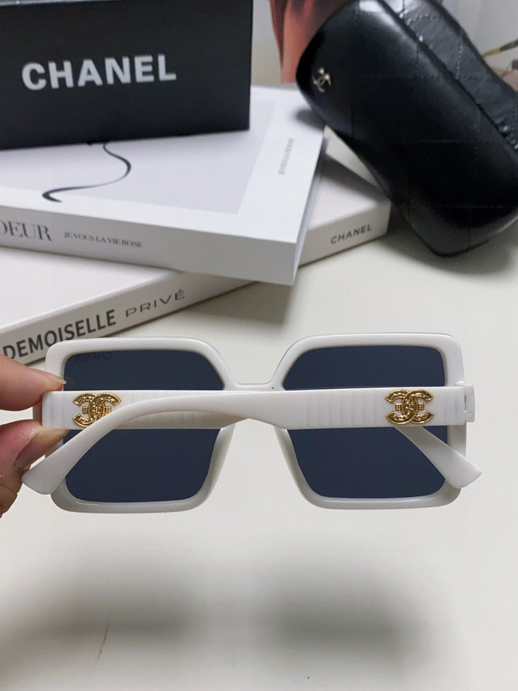 Chanel Polarized Fashion Black Lens Sunglasses for Men & Women - 431518 - detail image 3