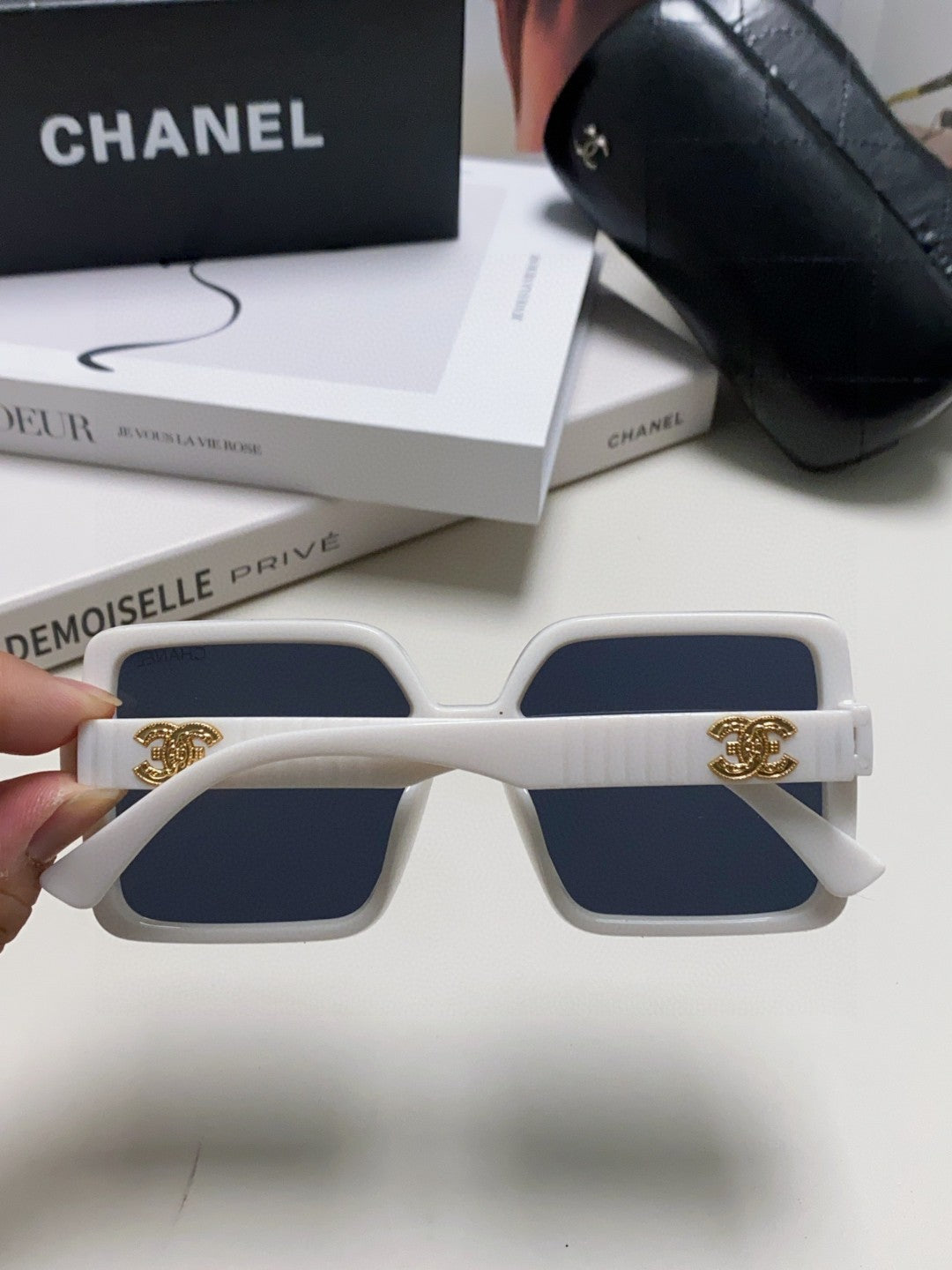 Chanel Polarized Fashion Black Lens Sunglasses for Men & Women - 867081 - detail image 3
