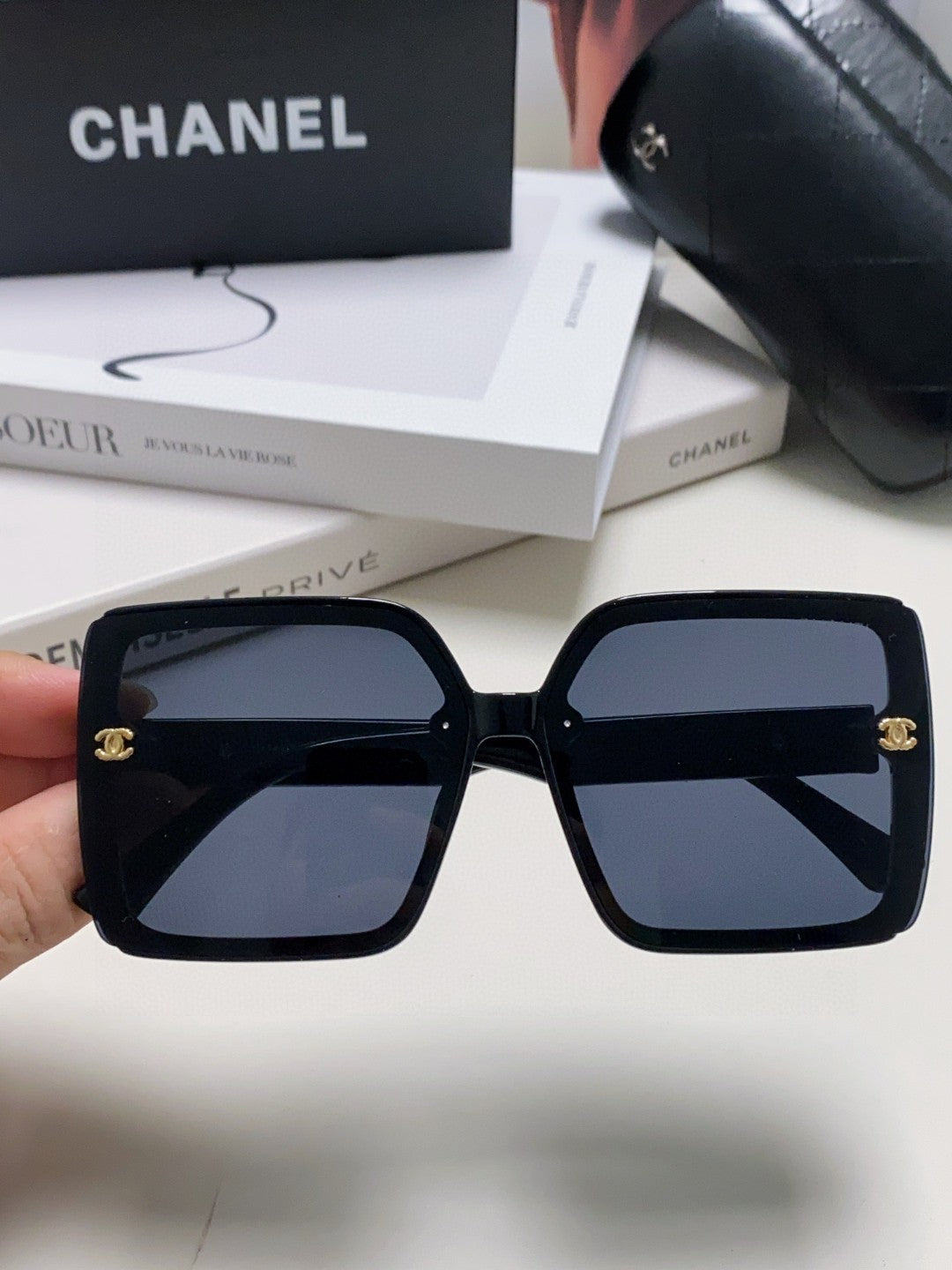Chanel Polarized Fashion Black Lens Sunglasses for Men & Women - 867082 - detail image 2
