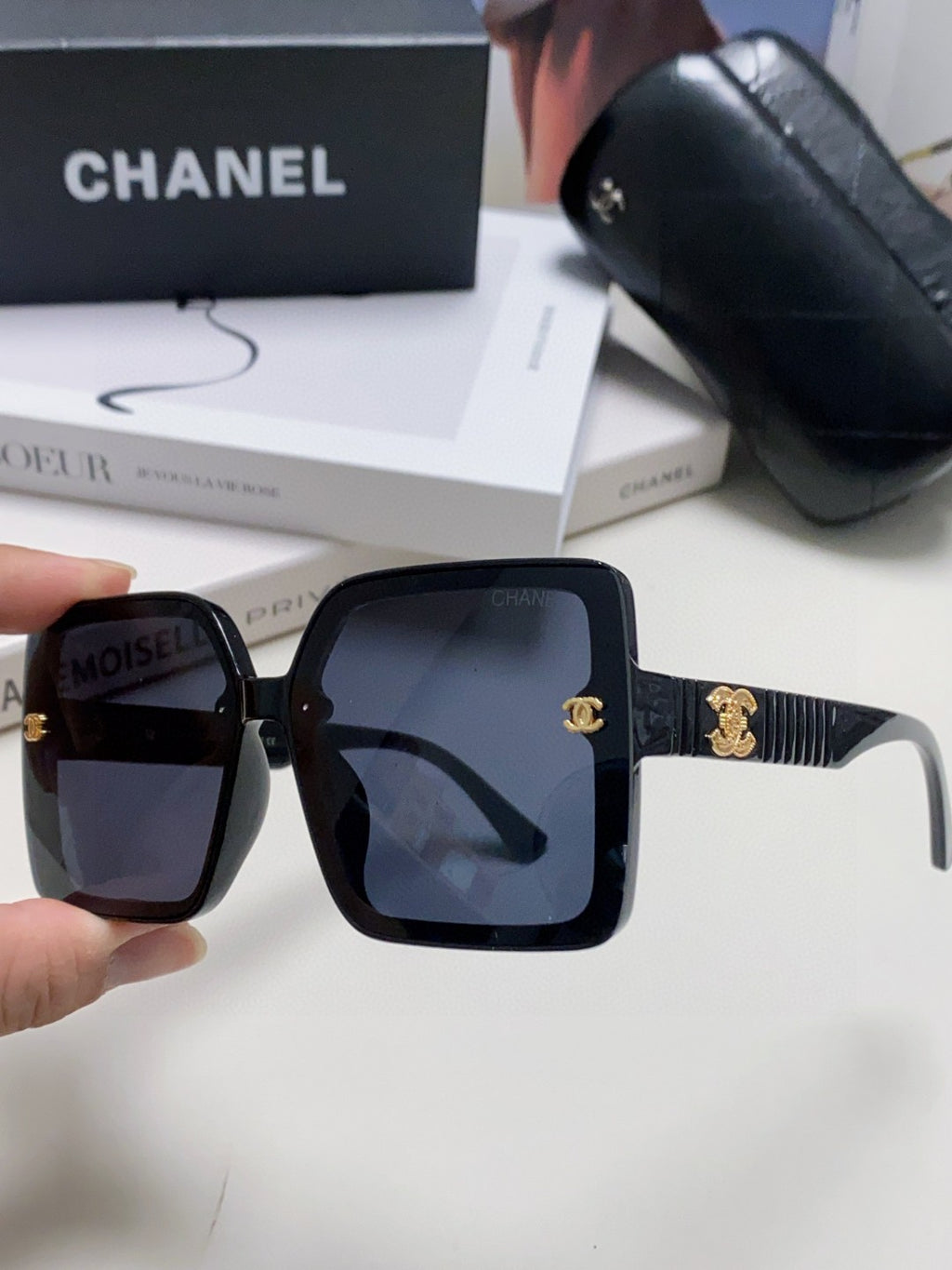 Chanel Polarized Fashion Black Lens Sunglasses for Men & Women - 867082 - detail image 4