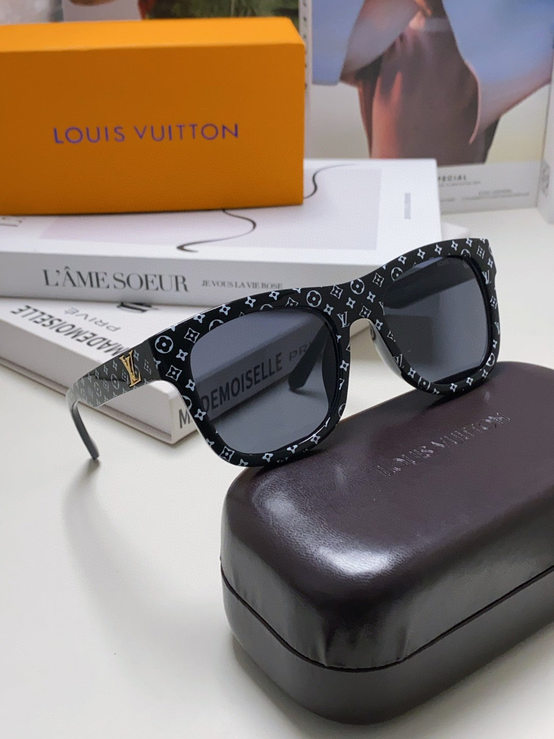 Louis Vuitton Oversized Blue Lens Sunglasses for Men & Women - detail image 7