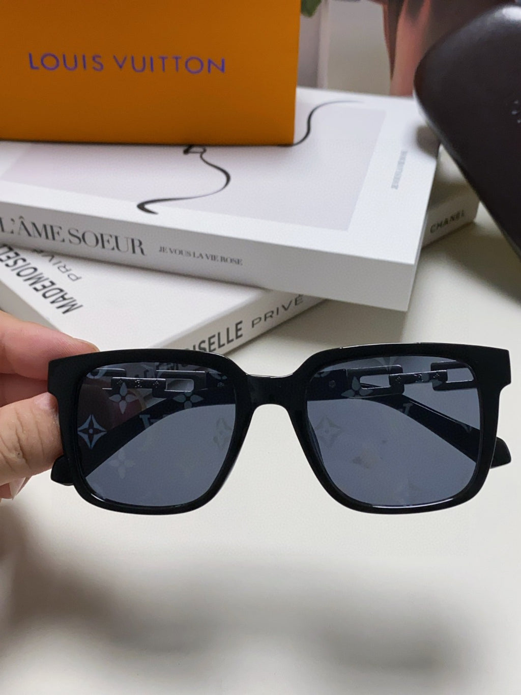 Louis Vuitton Square Blue Lens Sunglasses for Men & Women - 464648 - detail image 2