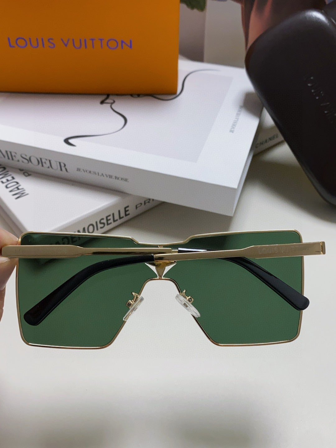 Louis Vuitton Z1700U Metal Fashion Black Lens Sunglasses for Men & Wo - 464654 - detail image 4