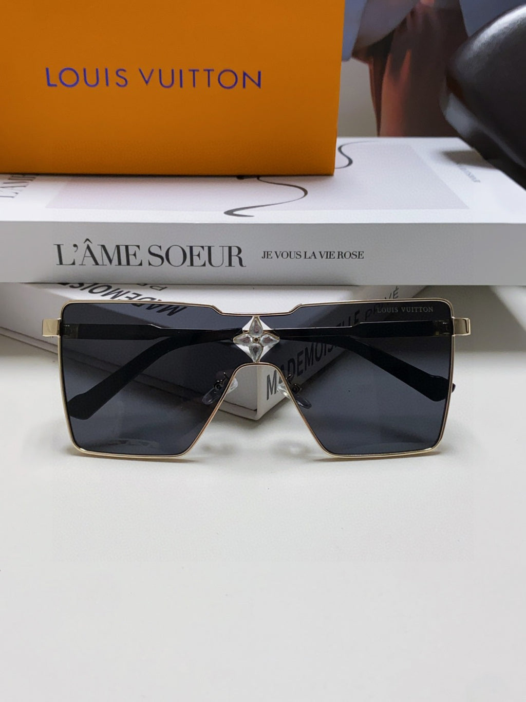 Louis Vuitton Z1700U Metal Fashion Black Lens Sunglasses for Men & Women - detail image 8