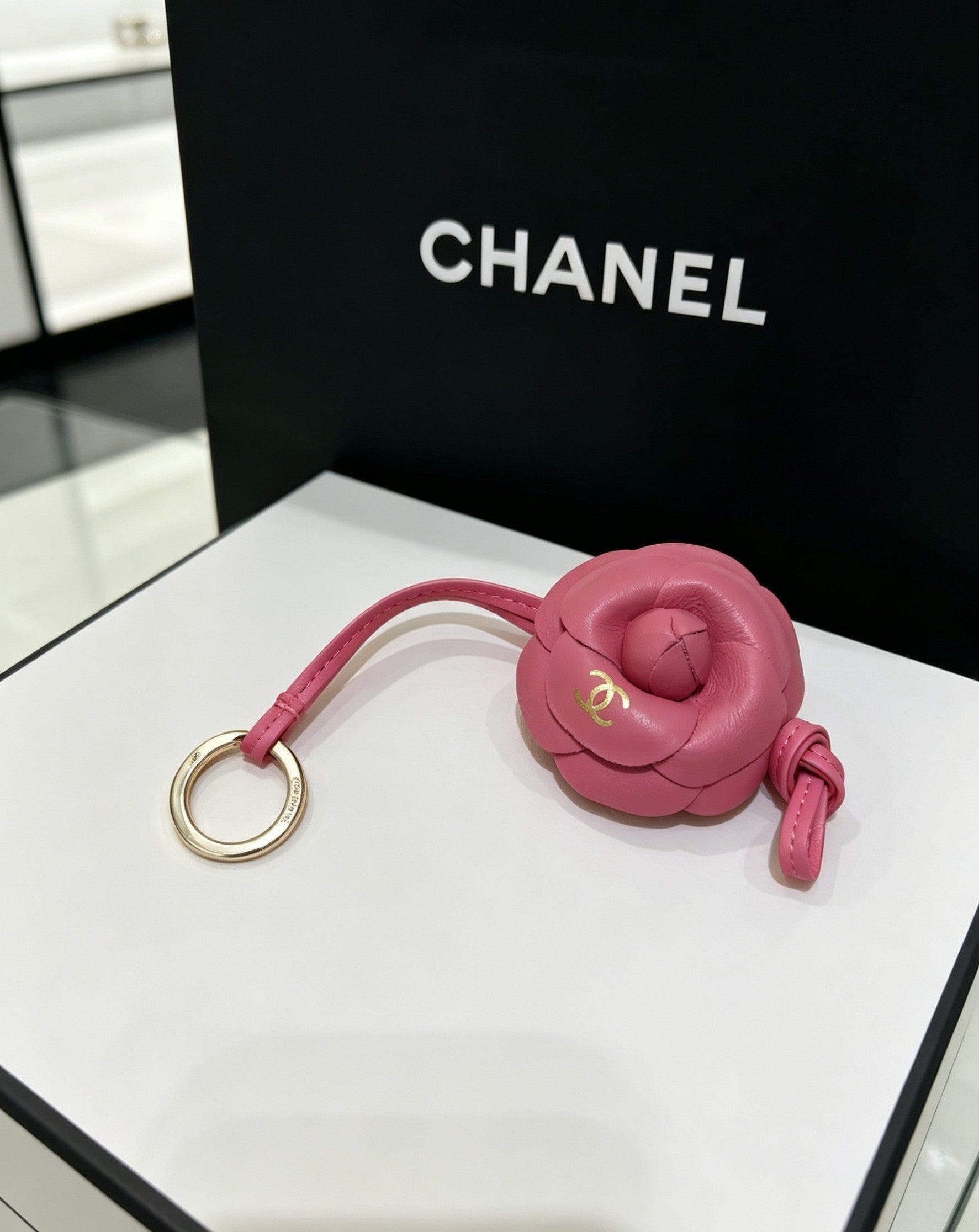 Chanel Fashion Red Lens Sunglasses for Men & Women - 398463 - detail image 4