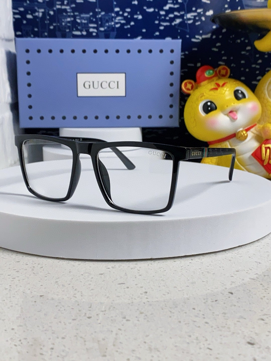 Gucci Polarized Fashion Silver Lens Sunglasses for Men & Women - 132290