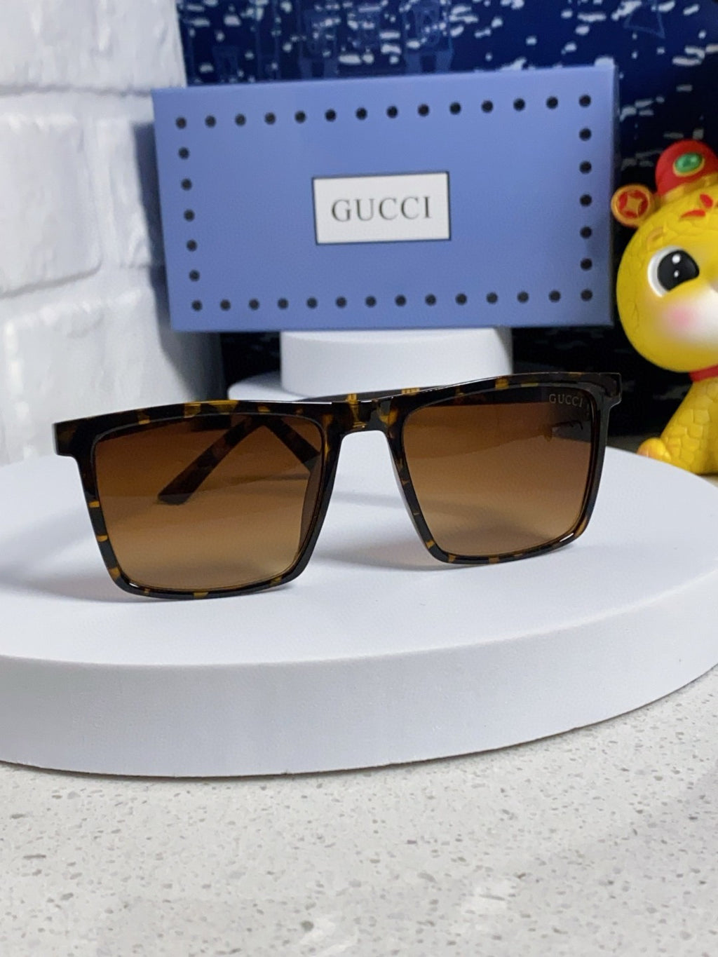 Gucci Polarized Fashion Brown Lens Sunglasses for Men & Women - 132292 - detail image 2