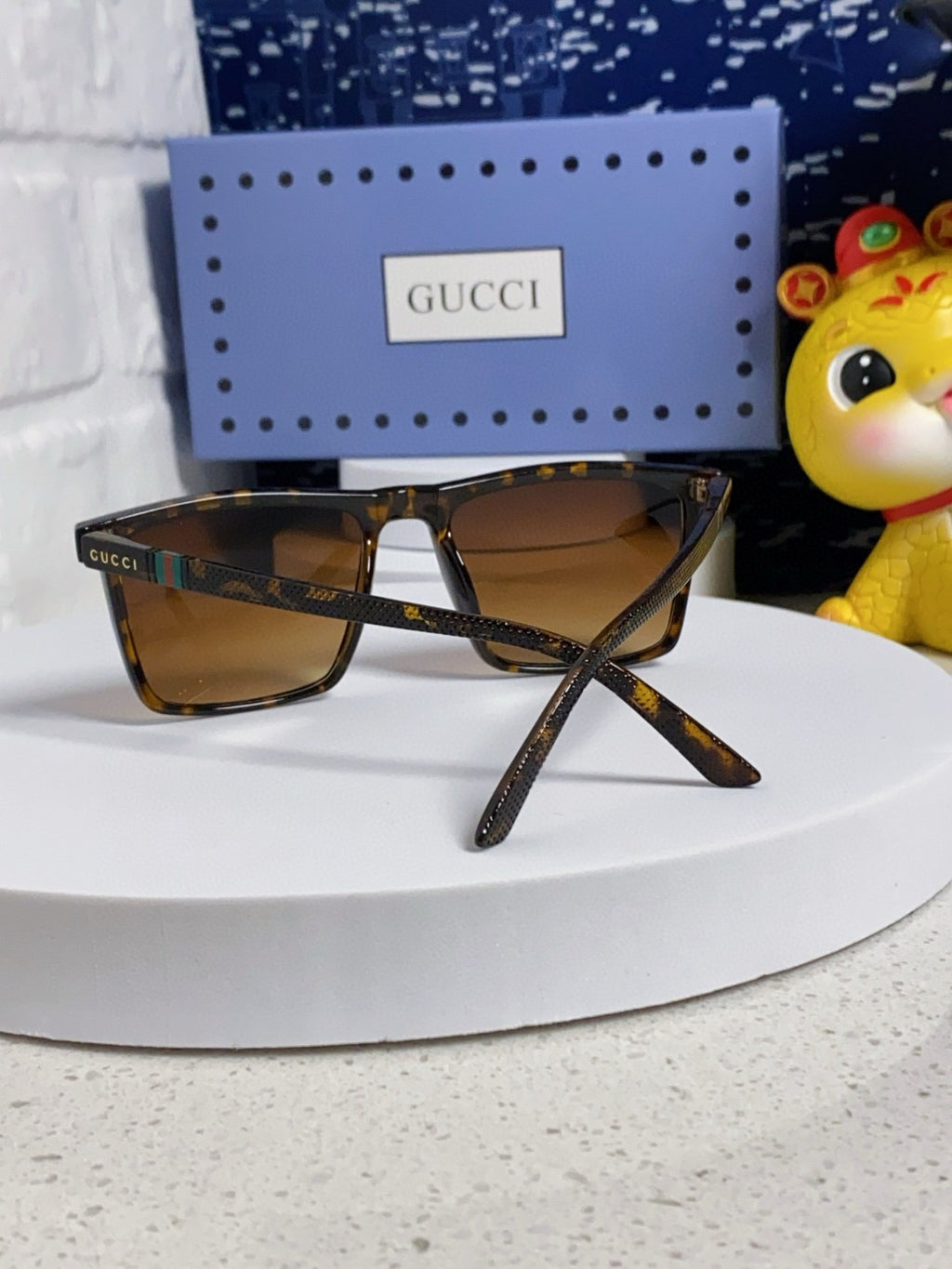 Gucci Polarized Fashion Brown Lens Sunglasses for Men & Women - 132292 - detail image 3