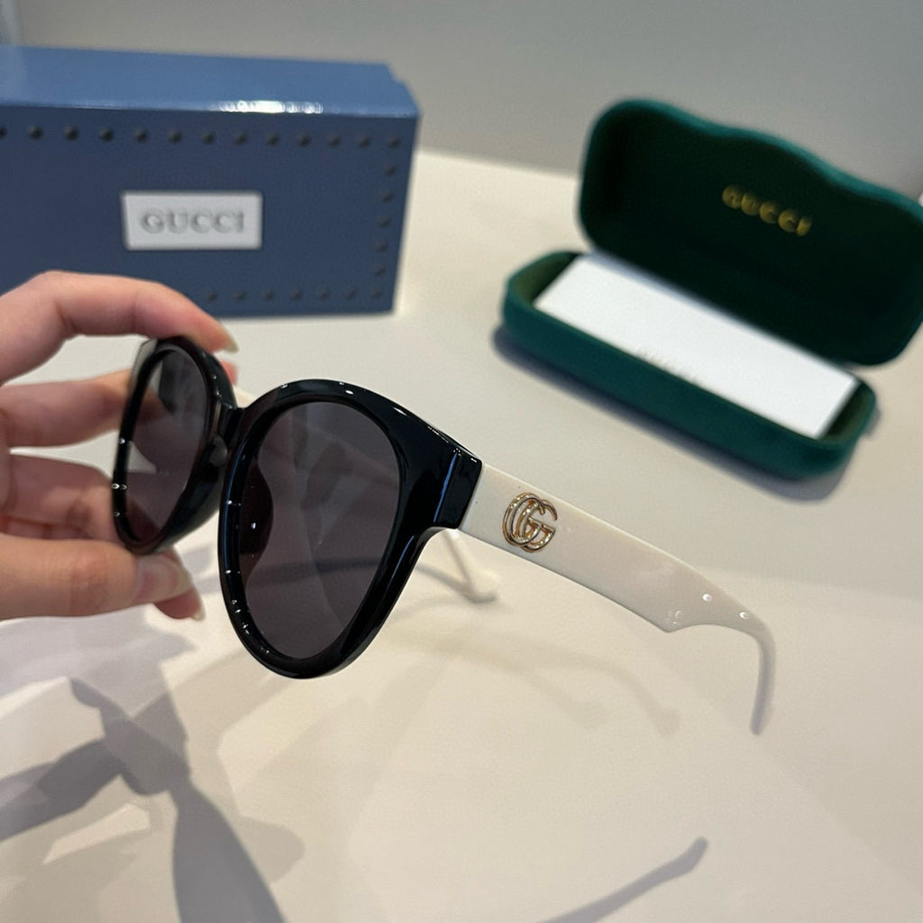 Gucci Oversized Black Lens Sunglasses for Women - 371516 - detail image 4