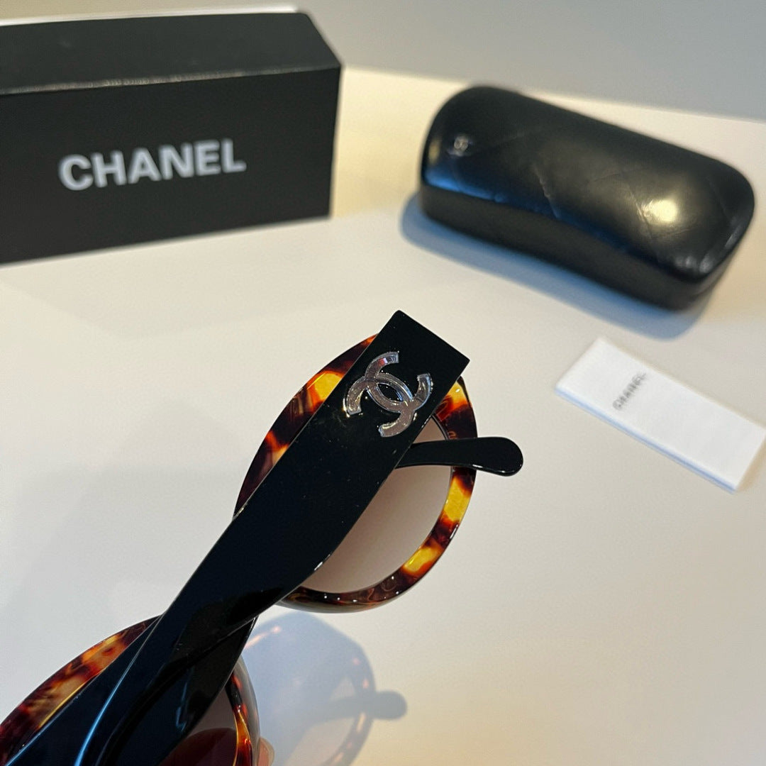 Chanel Polarized Fashion Black Lens Sunglasses for Men & Women - 449018 - detail image 7