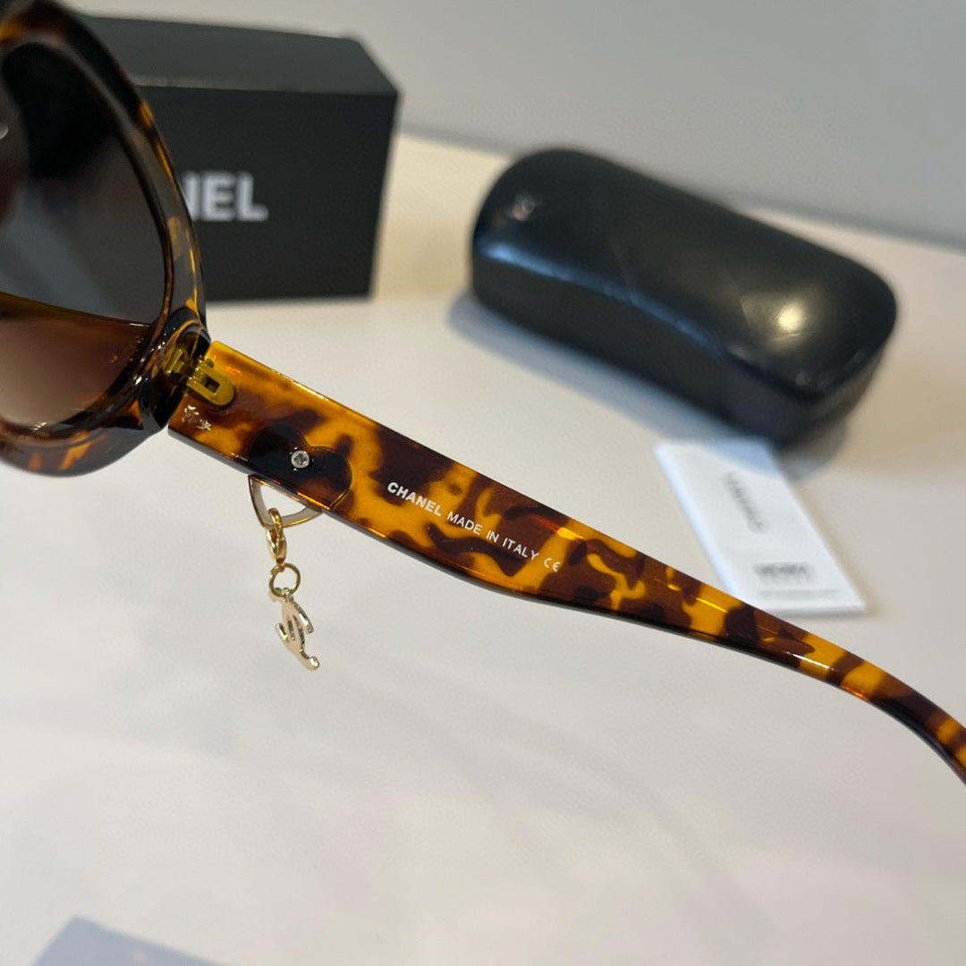 Chanel Oversized Brown Lens Sunglasses for Men & Women - 415347 - detail image 4
