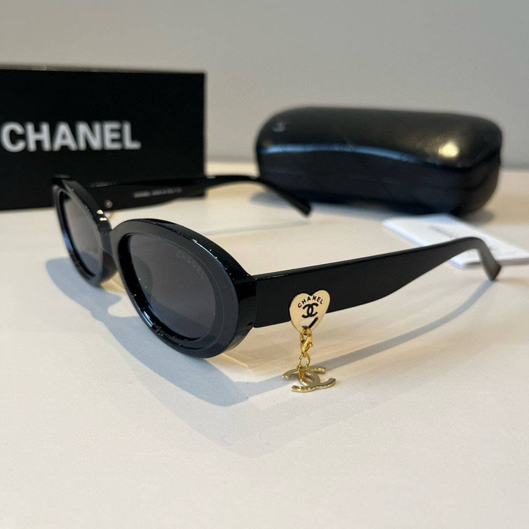 Chanel Oversized Black Lens Sunglasses for Men & Women - 415348 - detail image 3