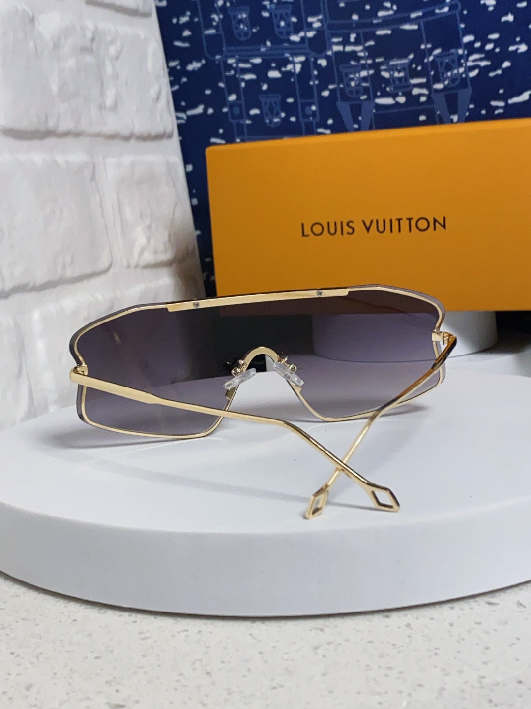 Louis Vuitton Lightweight Rimless Gray Lens Sunglasses for Men & Wome - 464642 - detail image 2