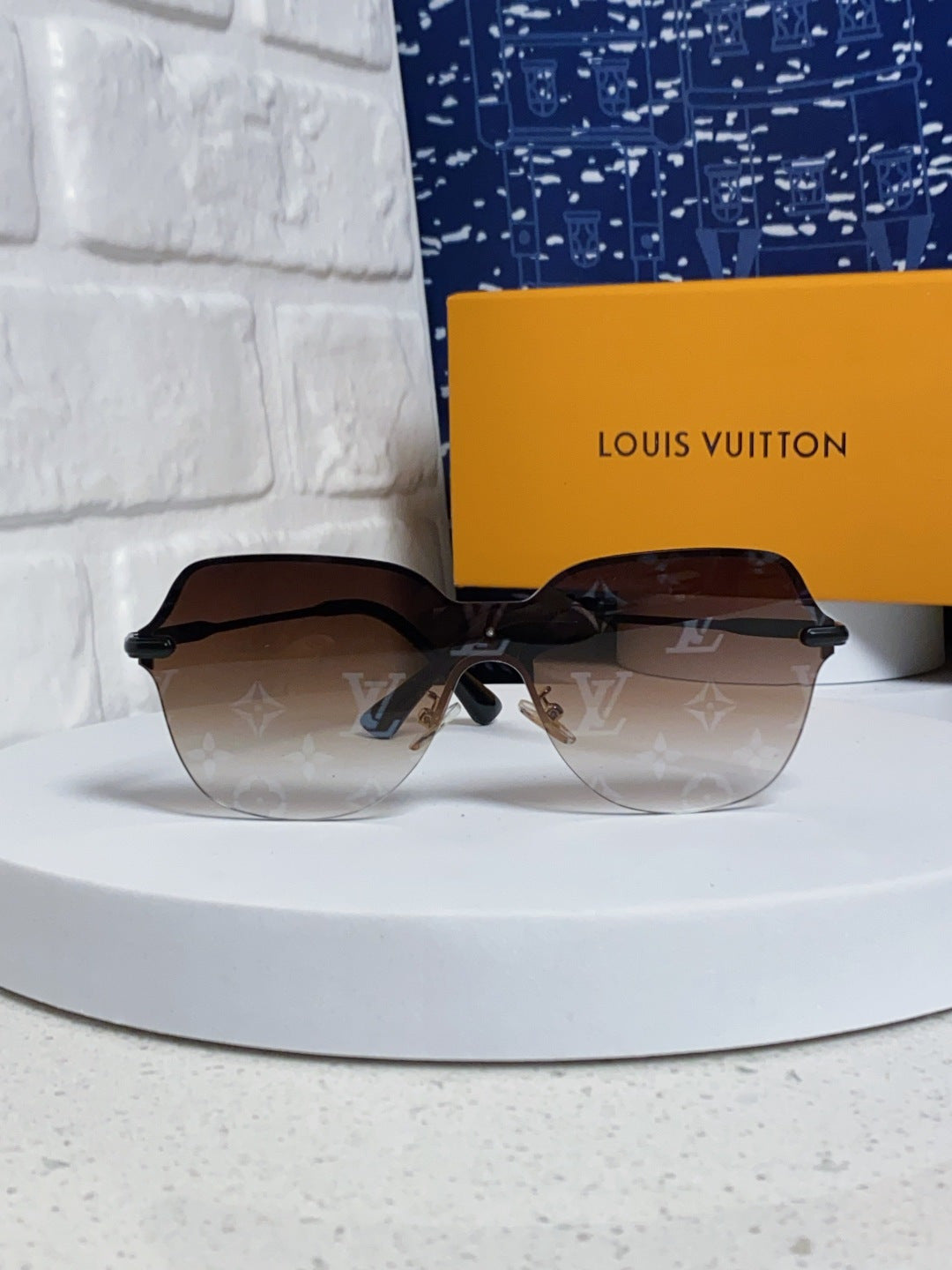 Louis Vuitton Lightweight Rimless Silver Lens Sunglasses for Women - detail image 2