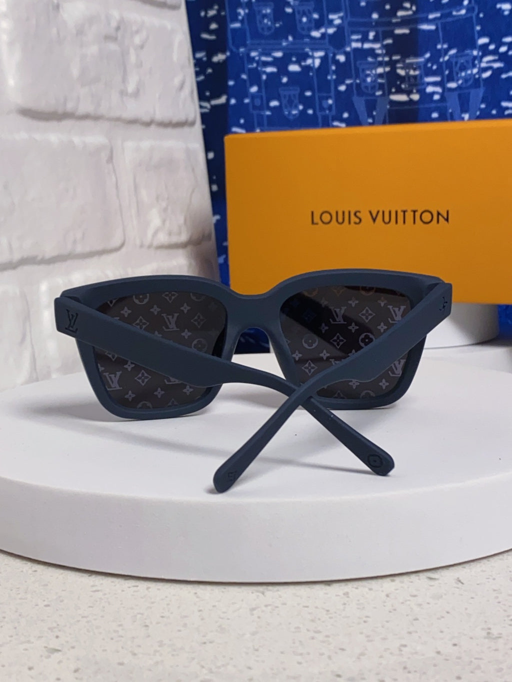 Louis Vuitton Square Blue Lens Sunglasses for Men & Women - detail image 3
