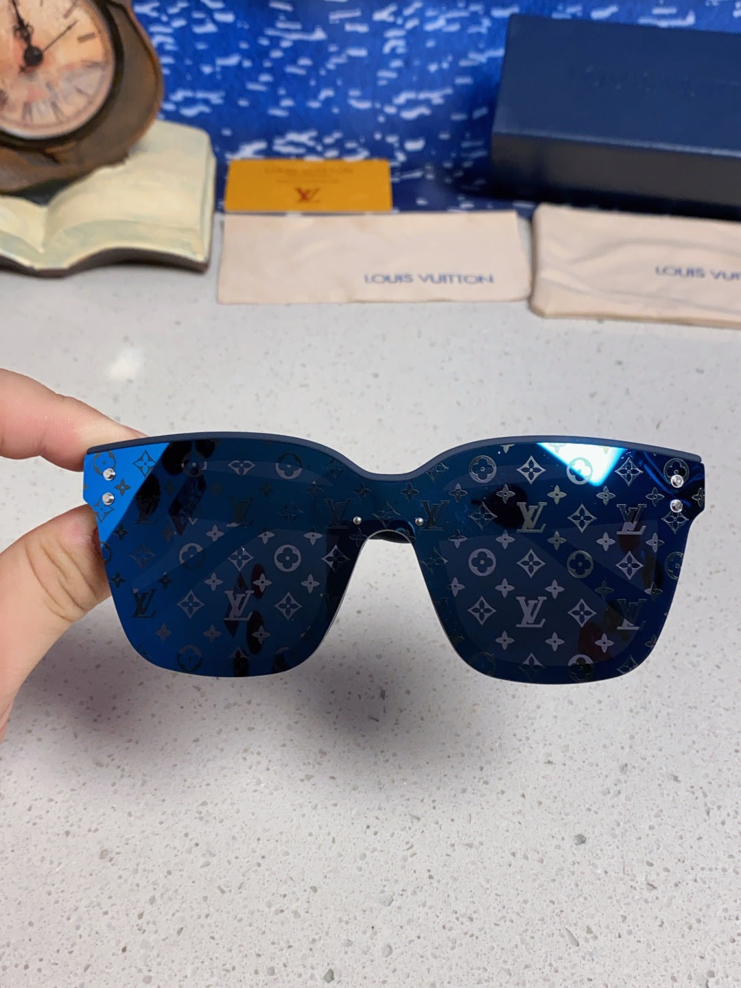 Louis Vuitton Square Blue Lens Sunglasses for Men & Women - 997386 - detail image 4