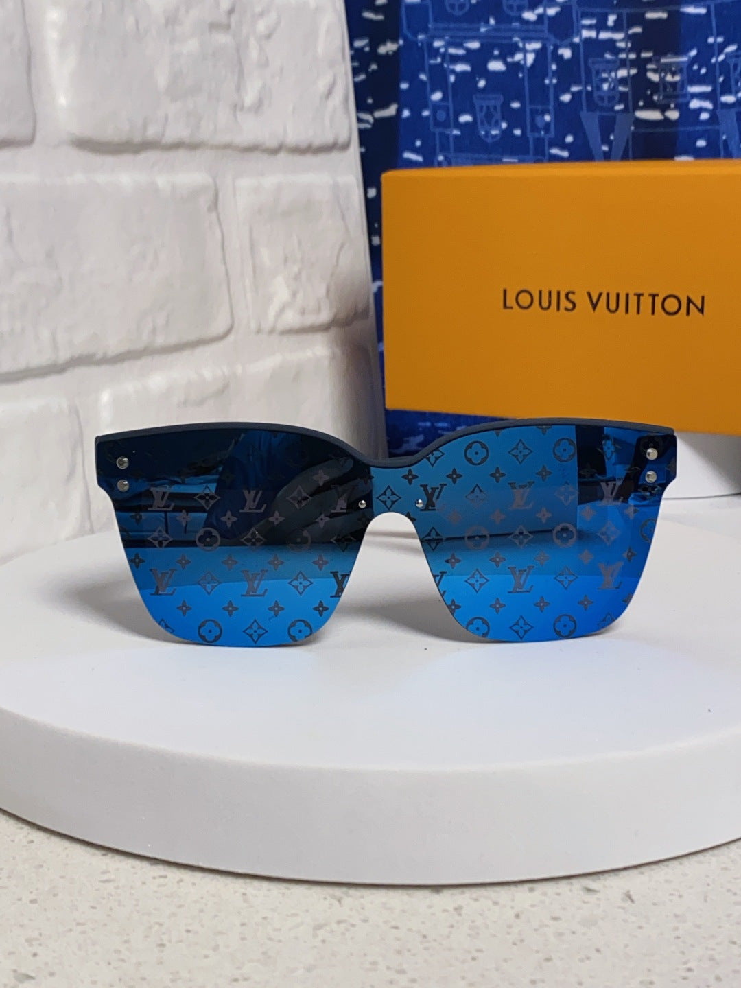 Louis Vuitton Square Blue Lens Sunglasses for Men & Women - 997386 - detail image 2