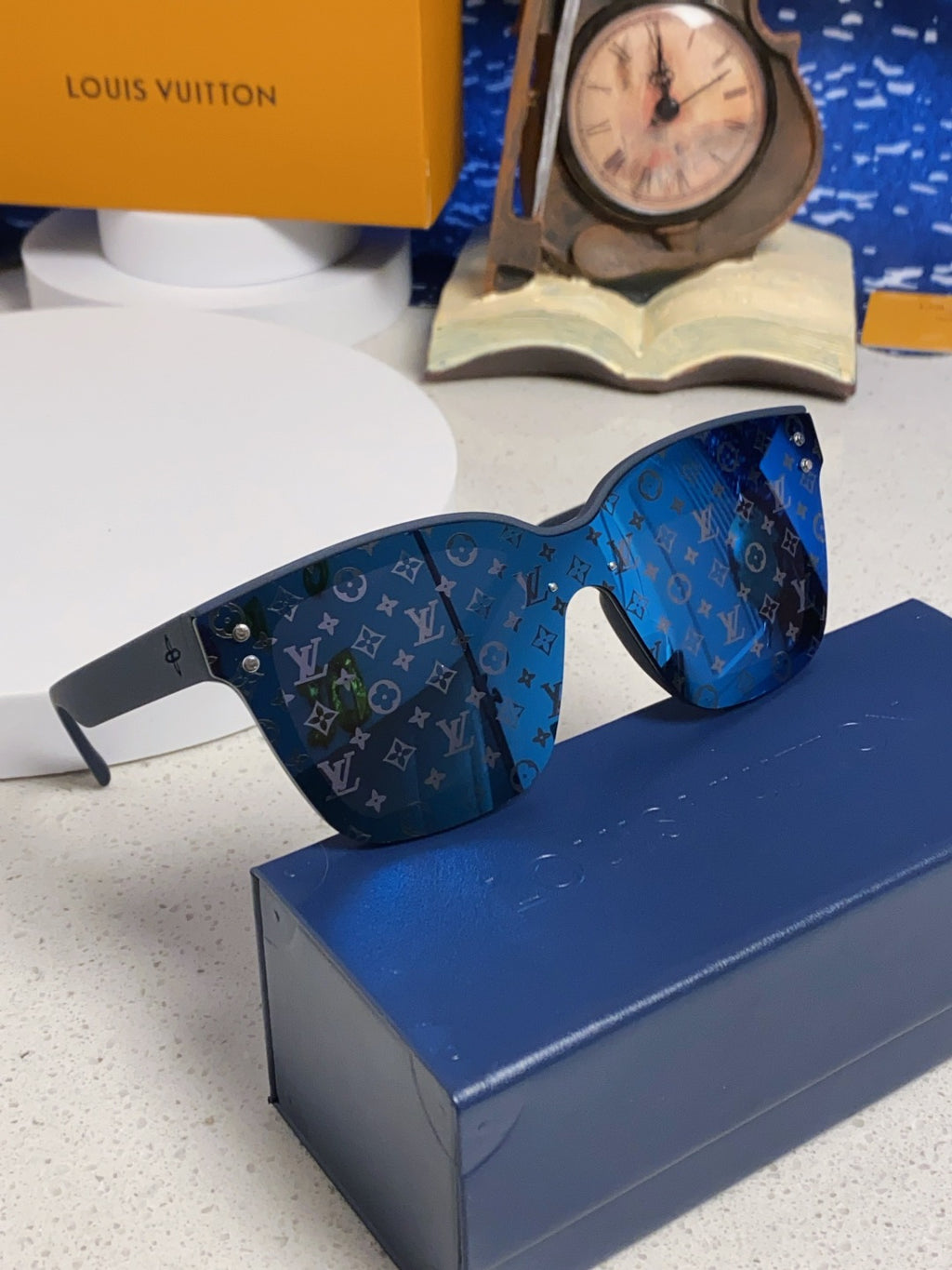 Louis Vuitton Square Blue Lens Sunglasses for Men & Women - 997386 - detail image 10