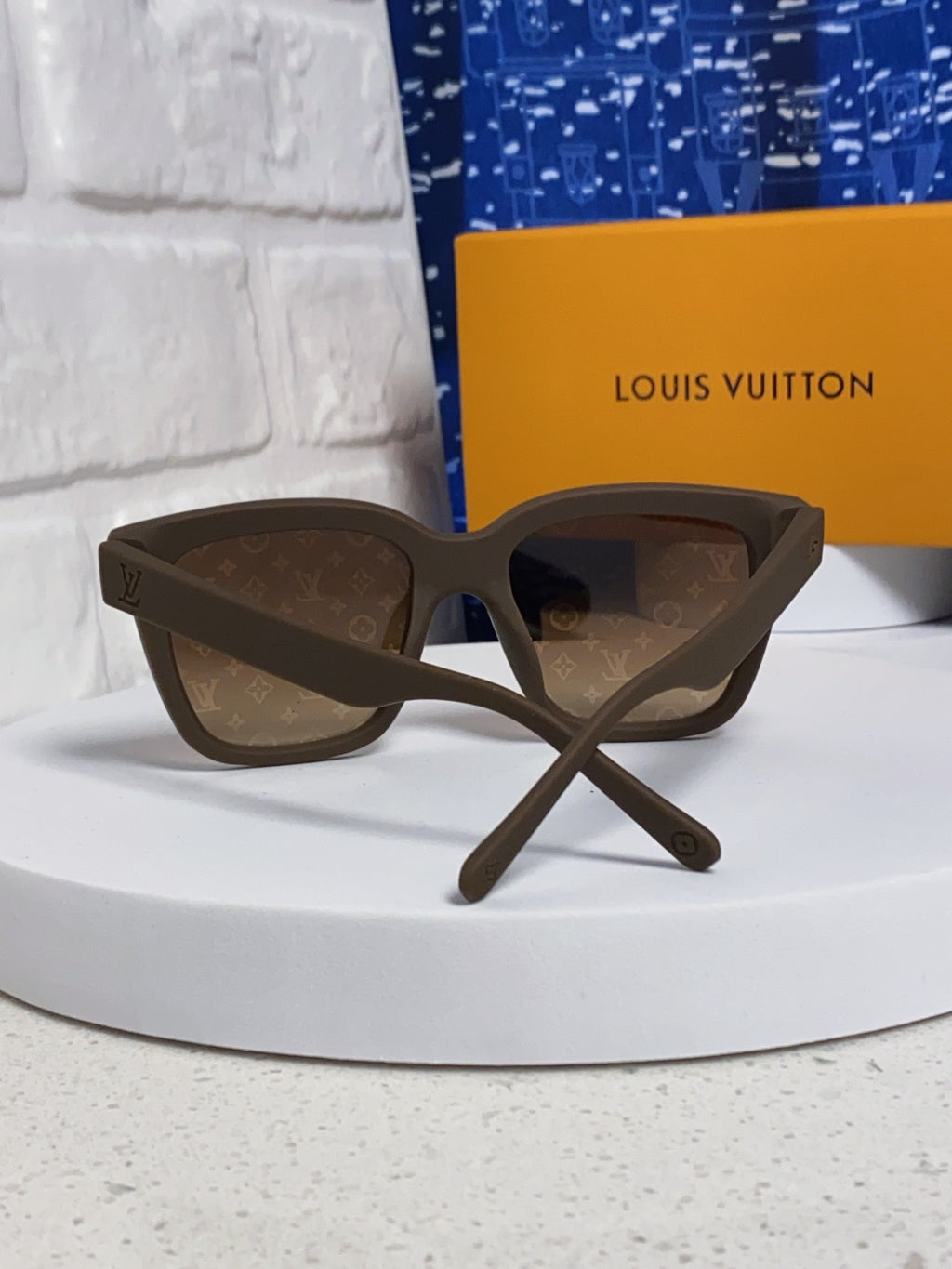 Louis Vuitton Square Brown Lens Sunglasses for Men & Women - 997387 - detail image 3