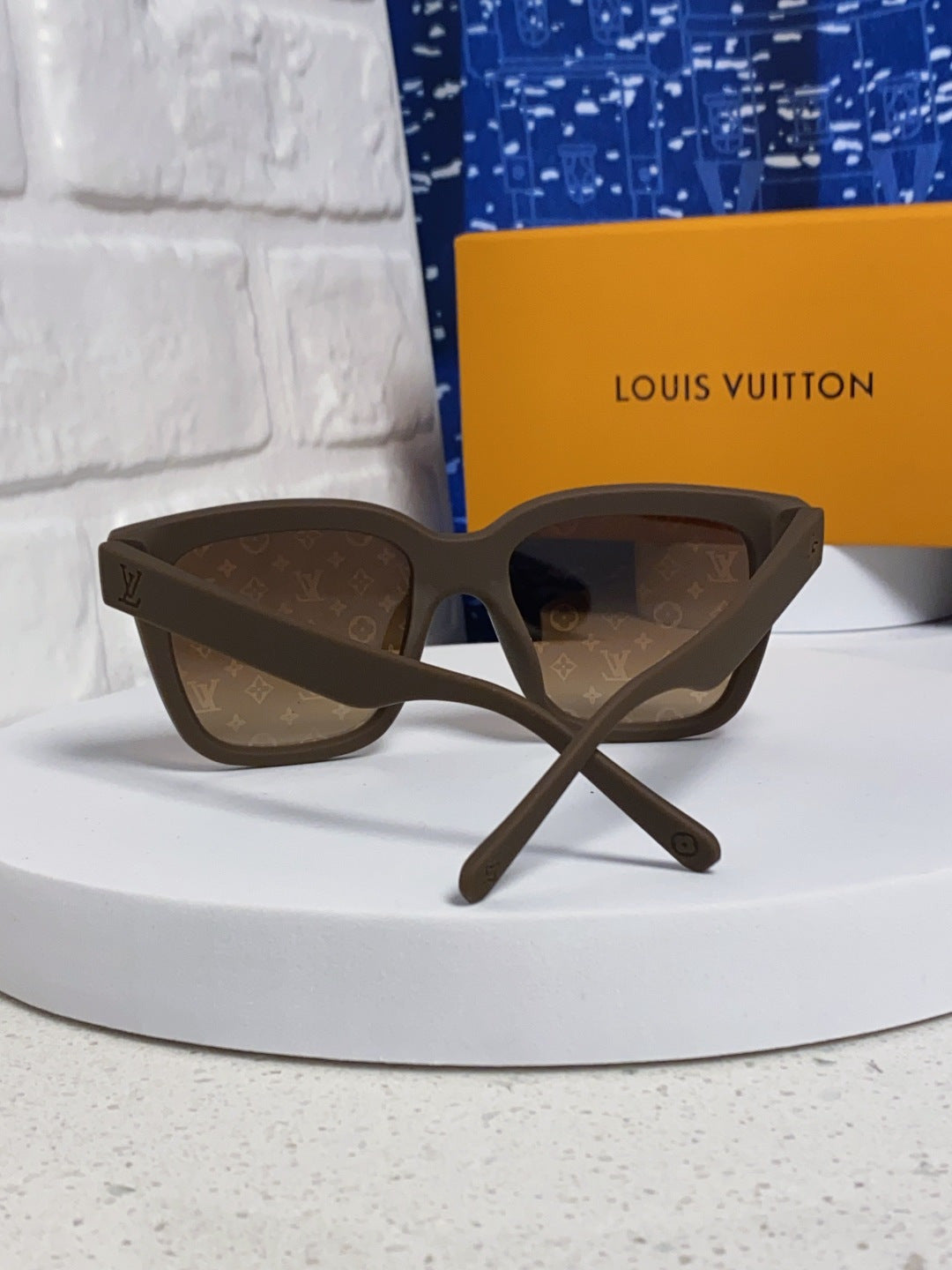 Louis Vuitton Square Brown Lens Sunglasses for Men & Women - 997387 - detail image 3