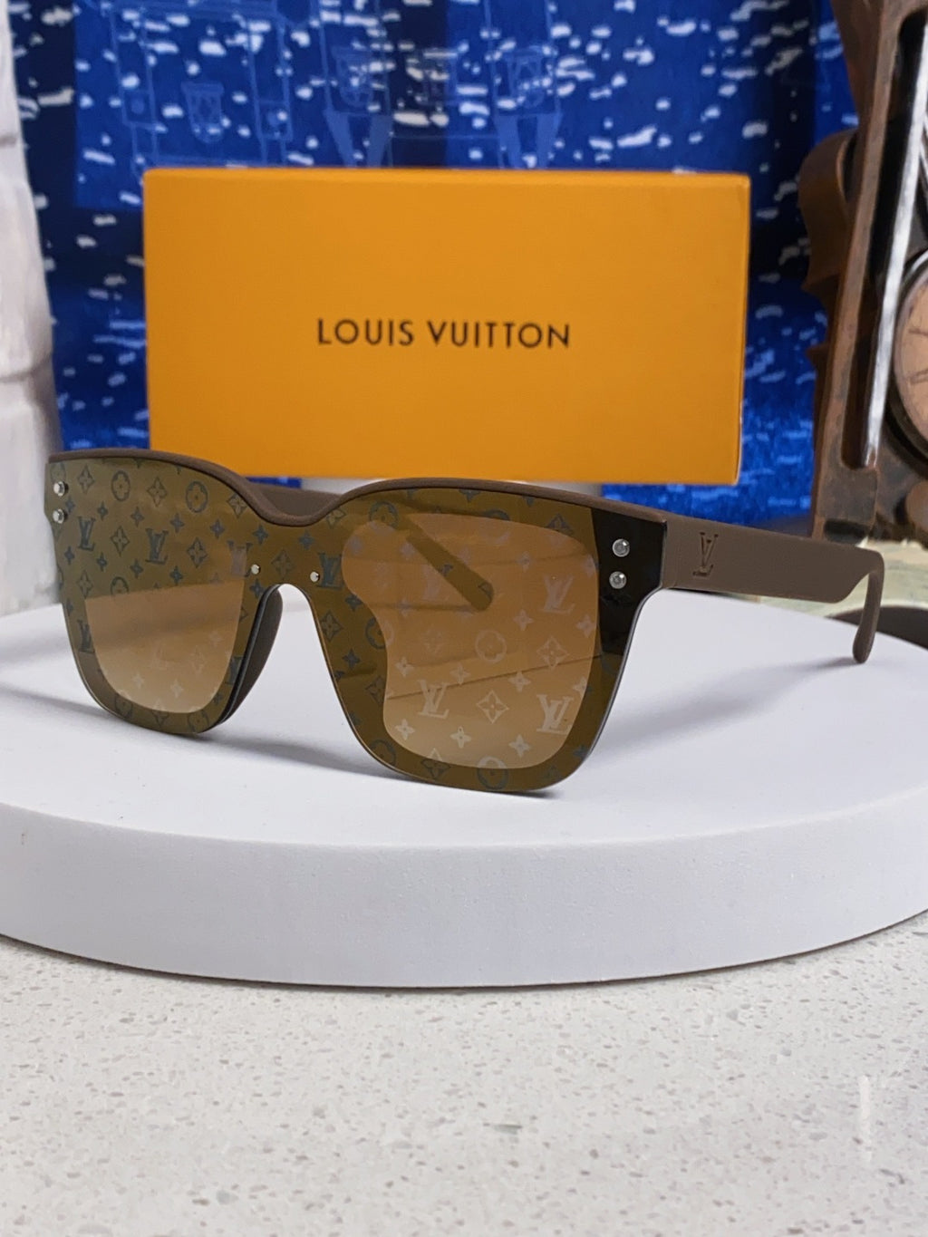 Louis Vuitton Square Brown Lens Sunglasses for Men & Women - 997387