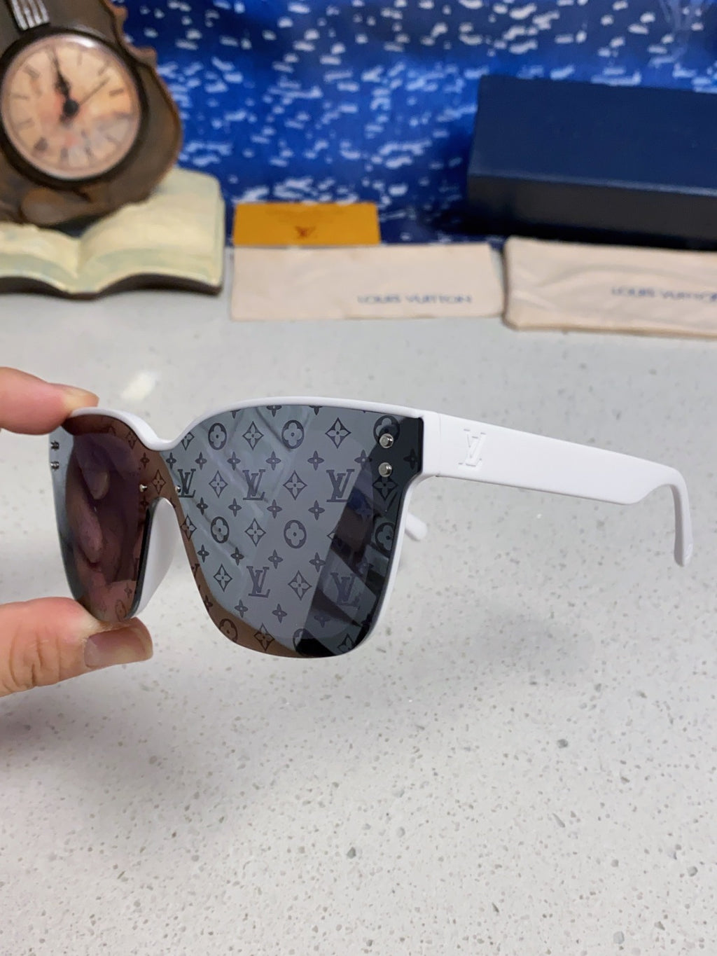 Louis Vuitton Square Gray Lens Sunglasses for Men & Women - 997388 - detail image 6