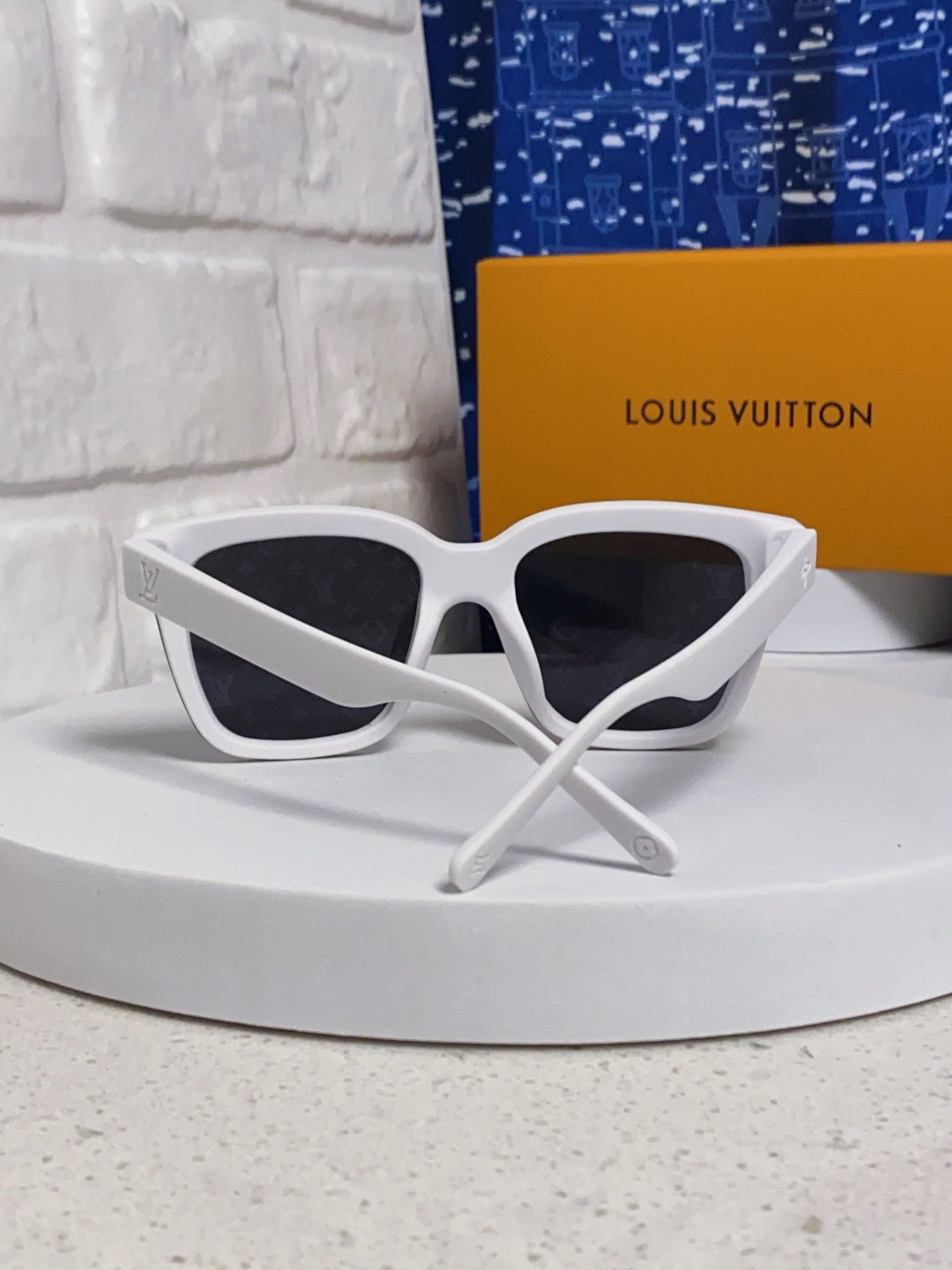 Louis Vuitton Square Gray Lens Sunglasses for Men & Women - 997388 - detail image 3